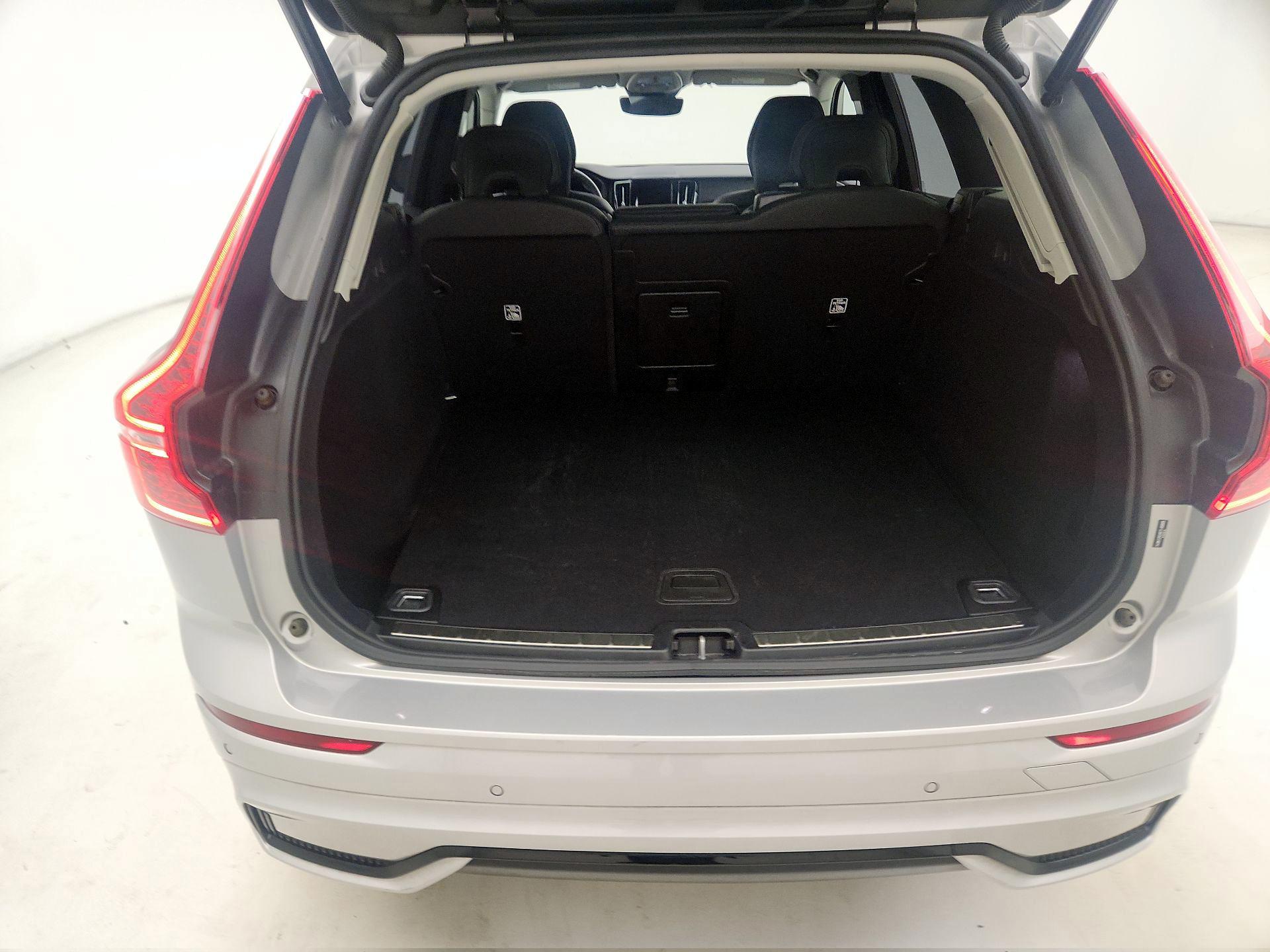 Thumbnail: 2025 Volvo XC60 - 19