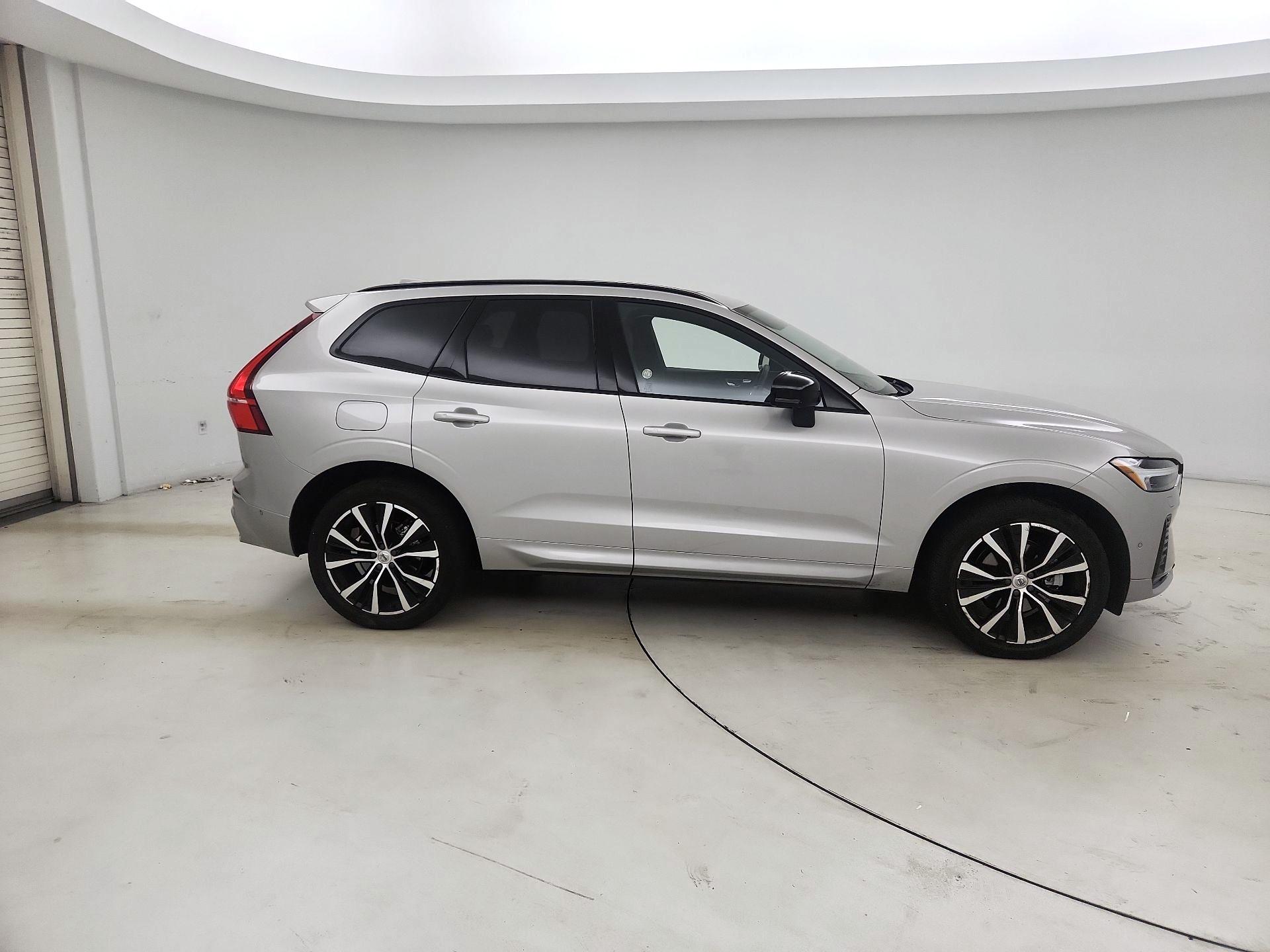 Thumbnail: 2025 Volvo XC60 - 4