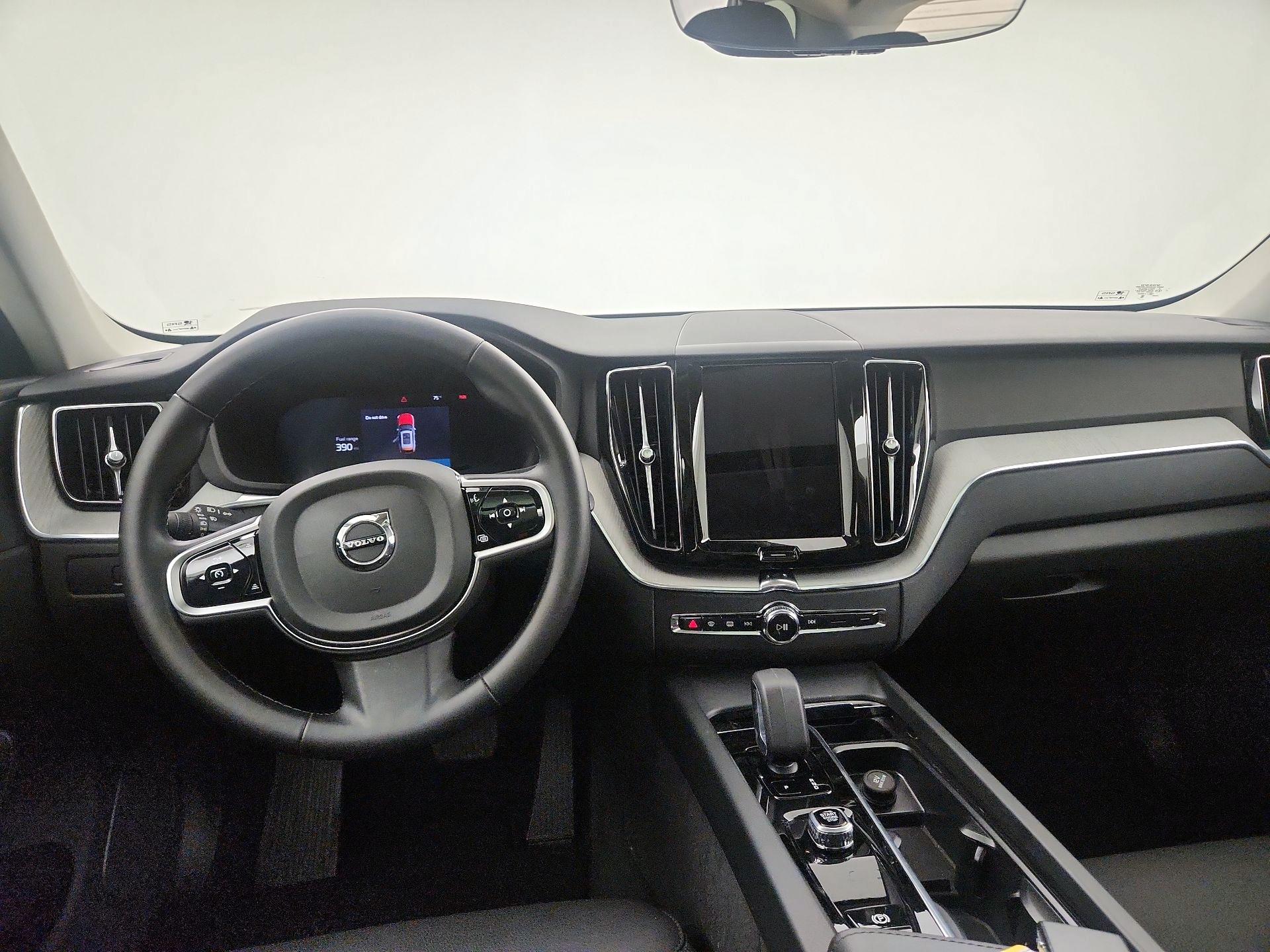 Thumbnail: 2025 Volvo XC60 - 8