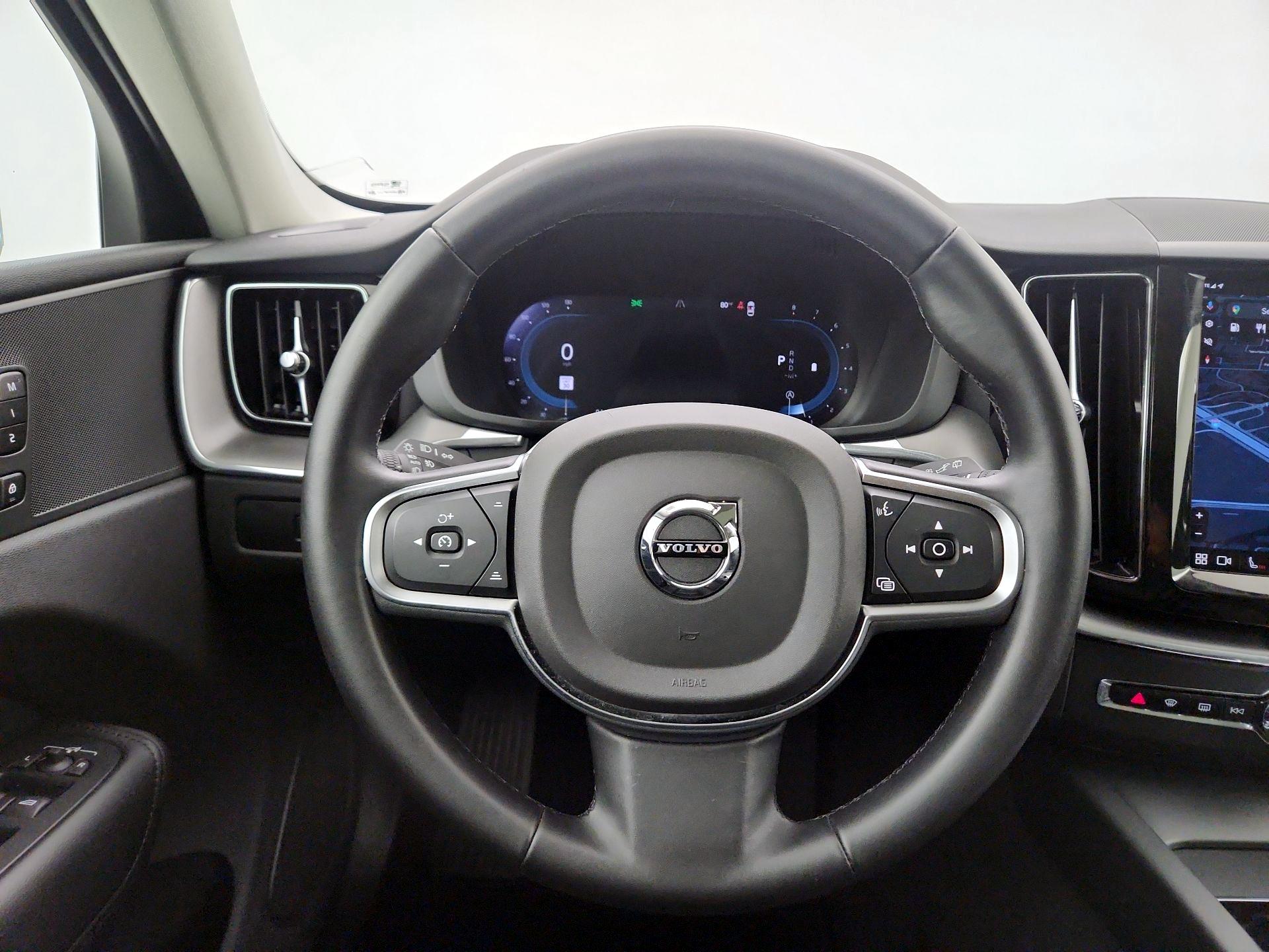 Thumbnail: 2025 Volvo XC60 - 10