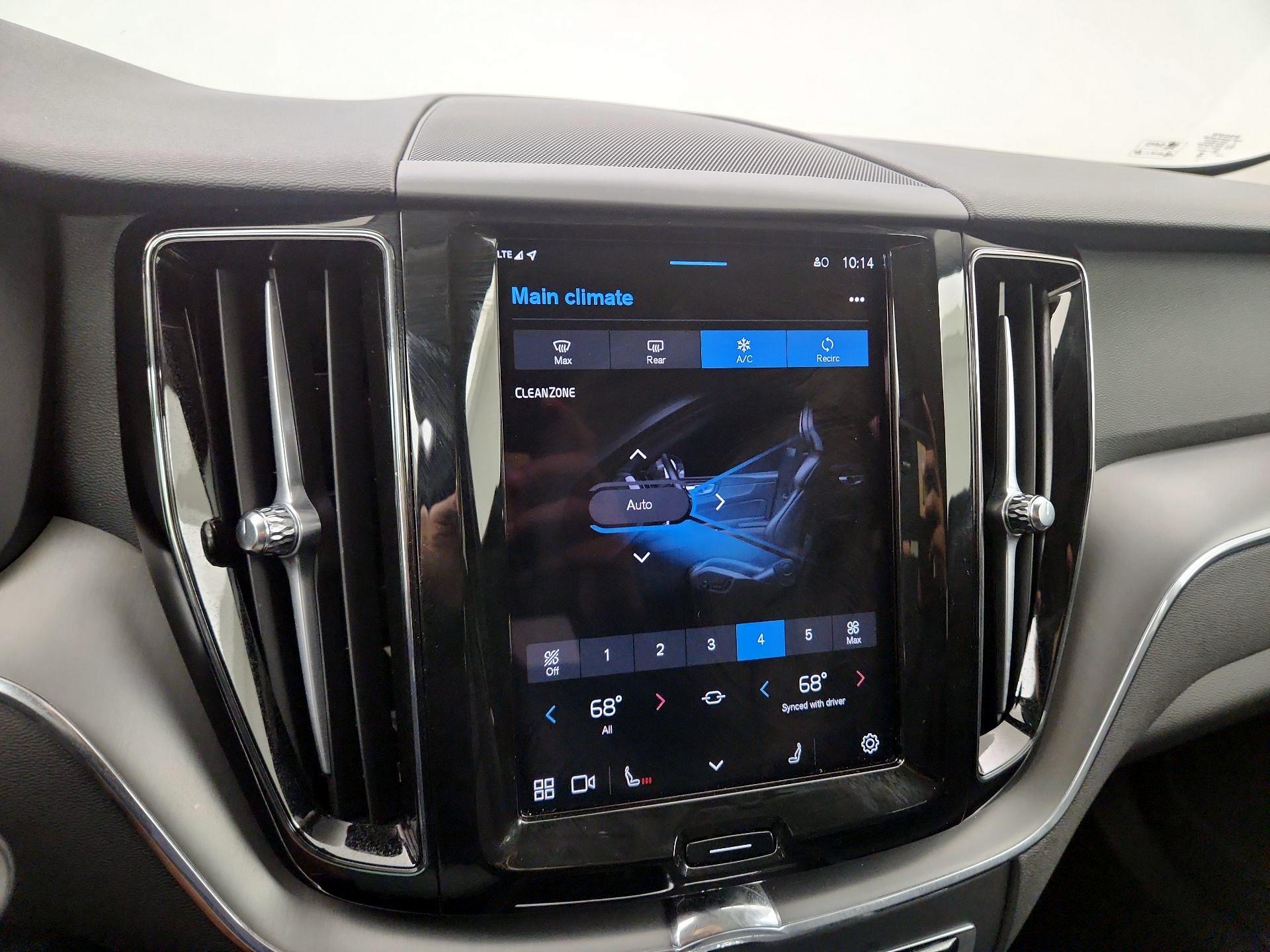 Thumbnail: 2025 Volvo XC60 - 17