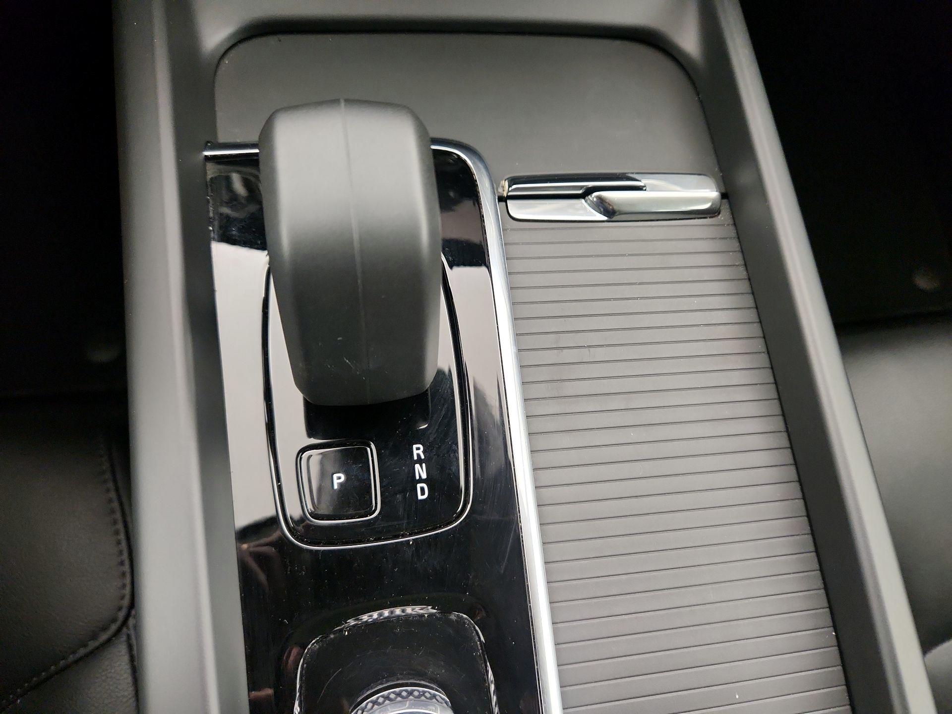 Thumbnail: 2025 Volvo XC60 - 19