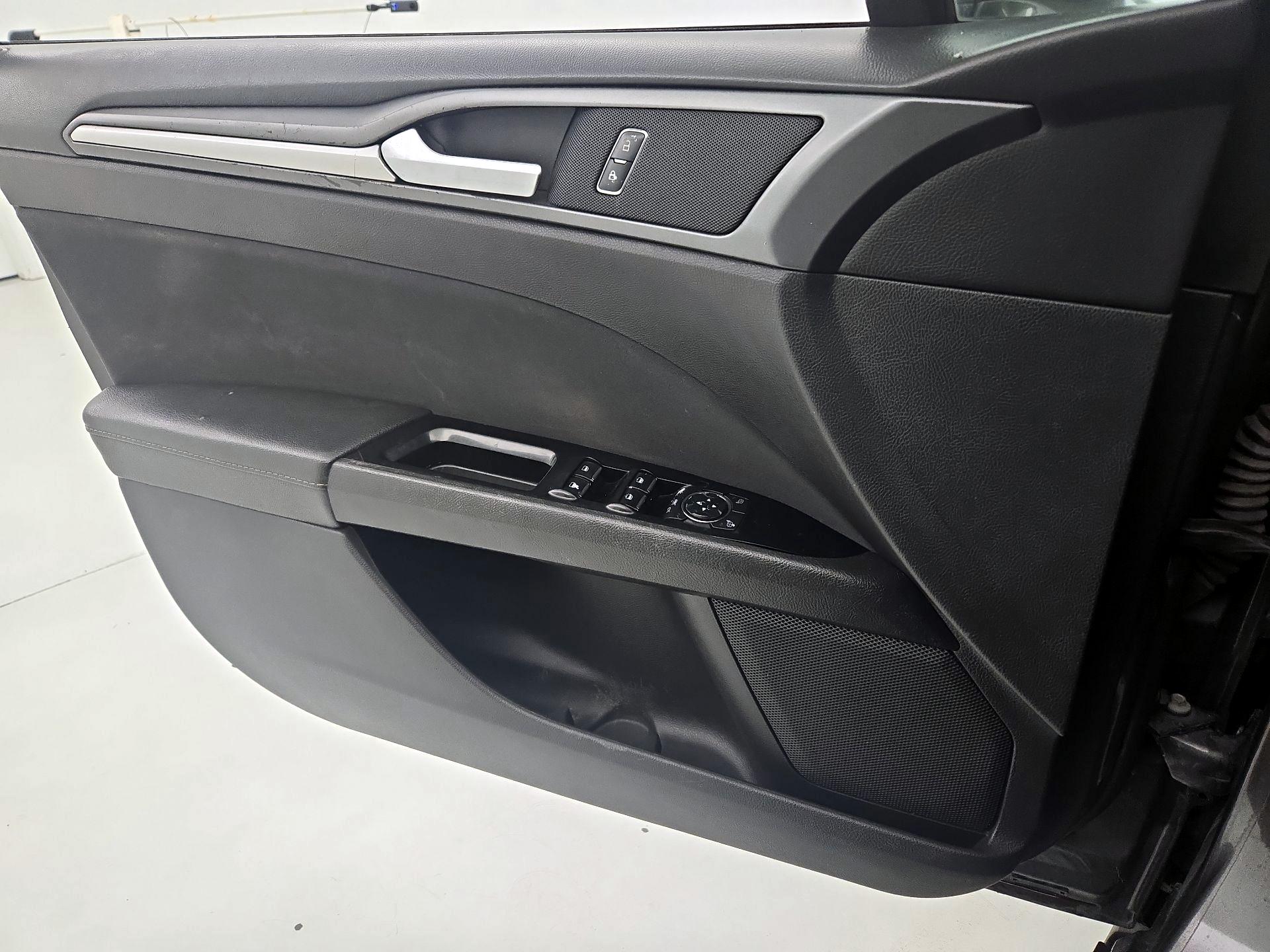 Thumbnail: 2016 Ford Fusion - 12