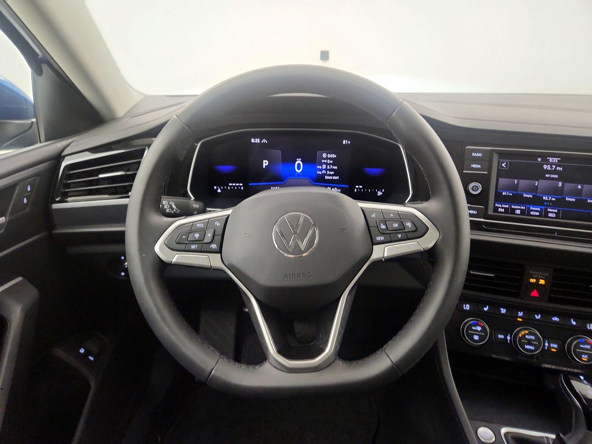 Thumbnail: 2024 Volkswagen Jetta - 10