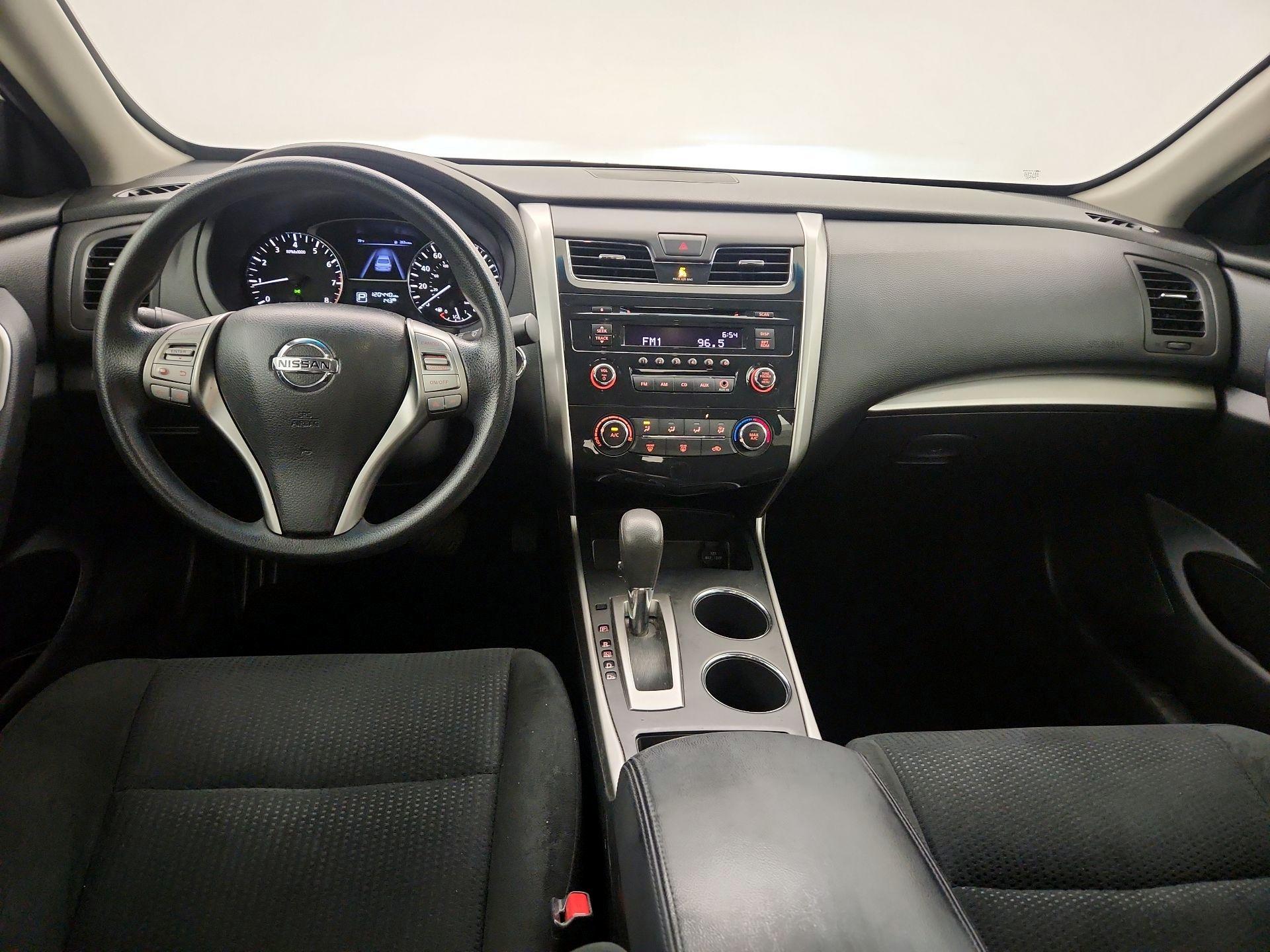 Thumbnail: 2015 Nissan Altima - 9