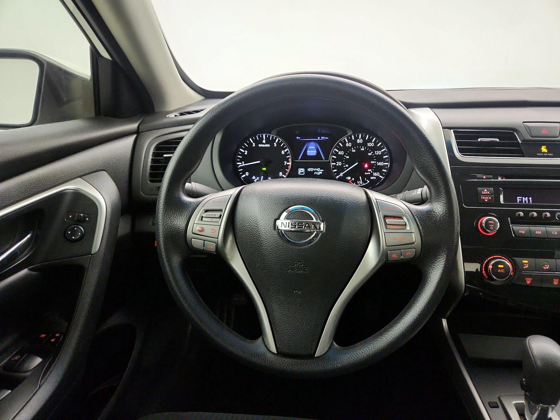 Thumbnail: 2015 Nissan Altima - 10