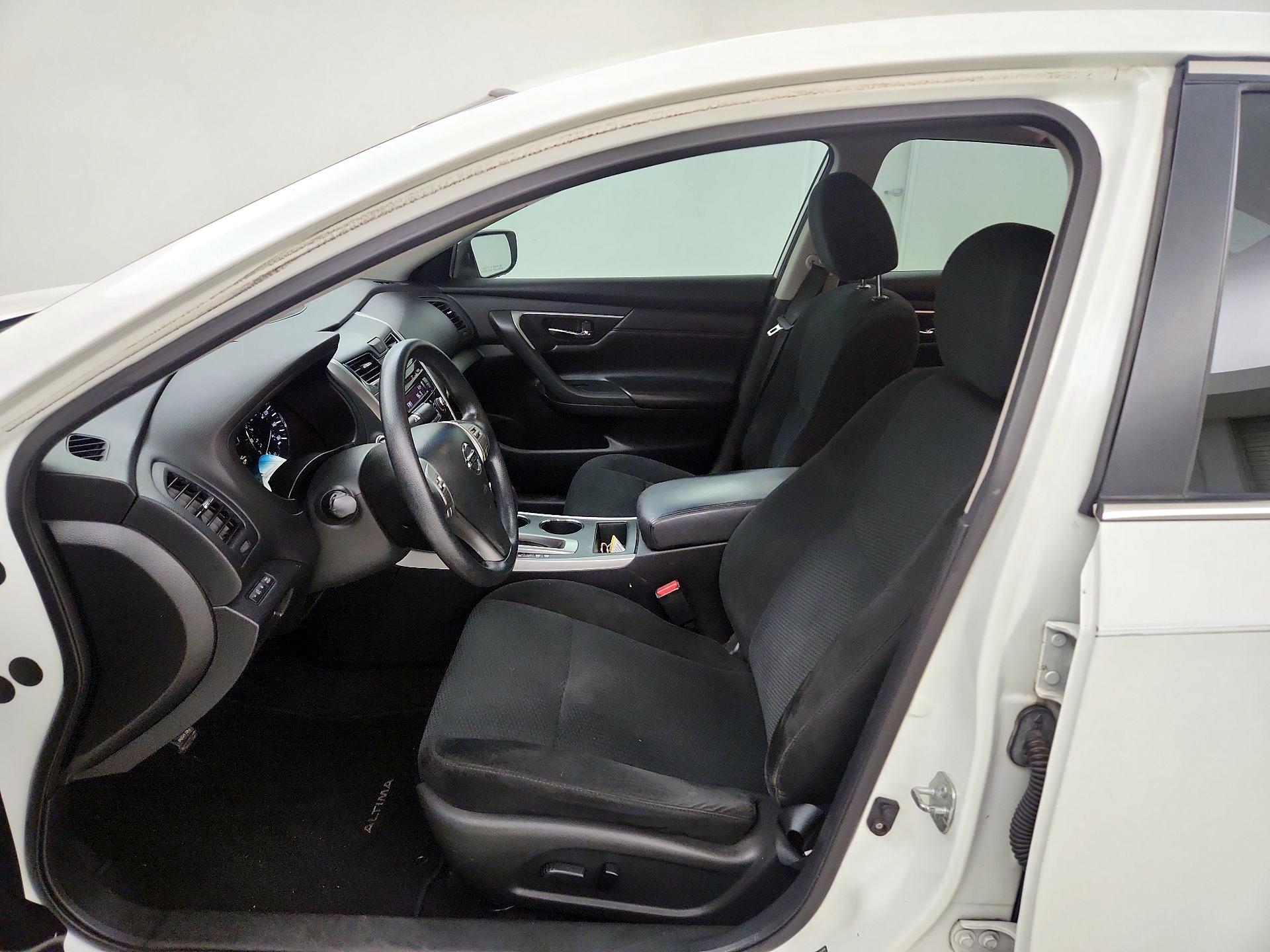 Thumbnail: 2015 Nissan Altima - 11