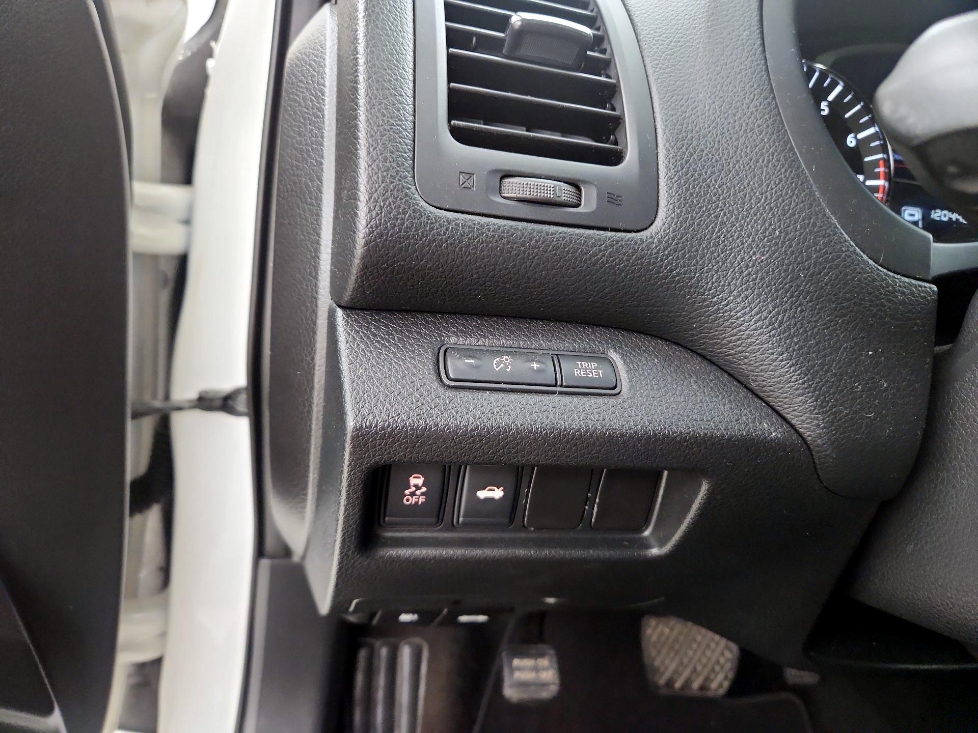 Thumbnail: 2015 Nissan Altima - 13