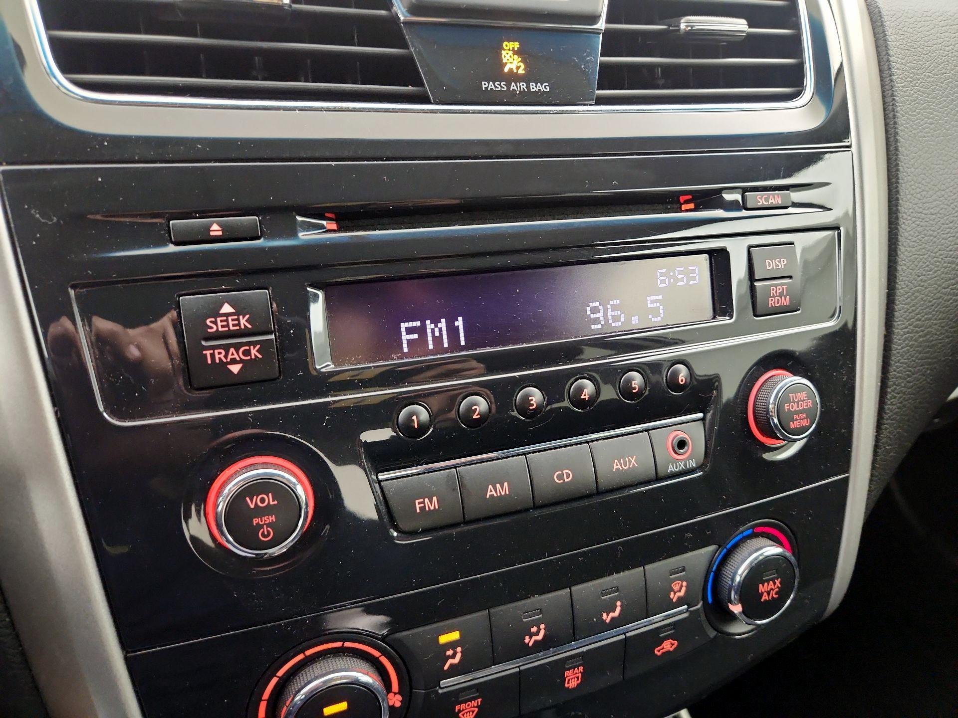 Thumbnail: 2015 Nissan Altima - 14