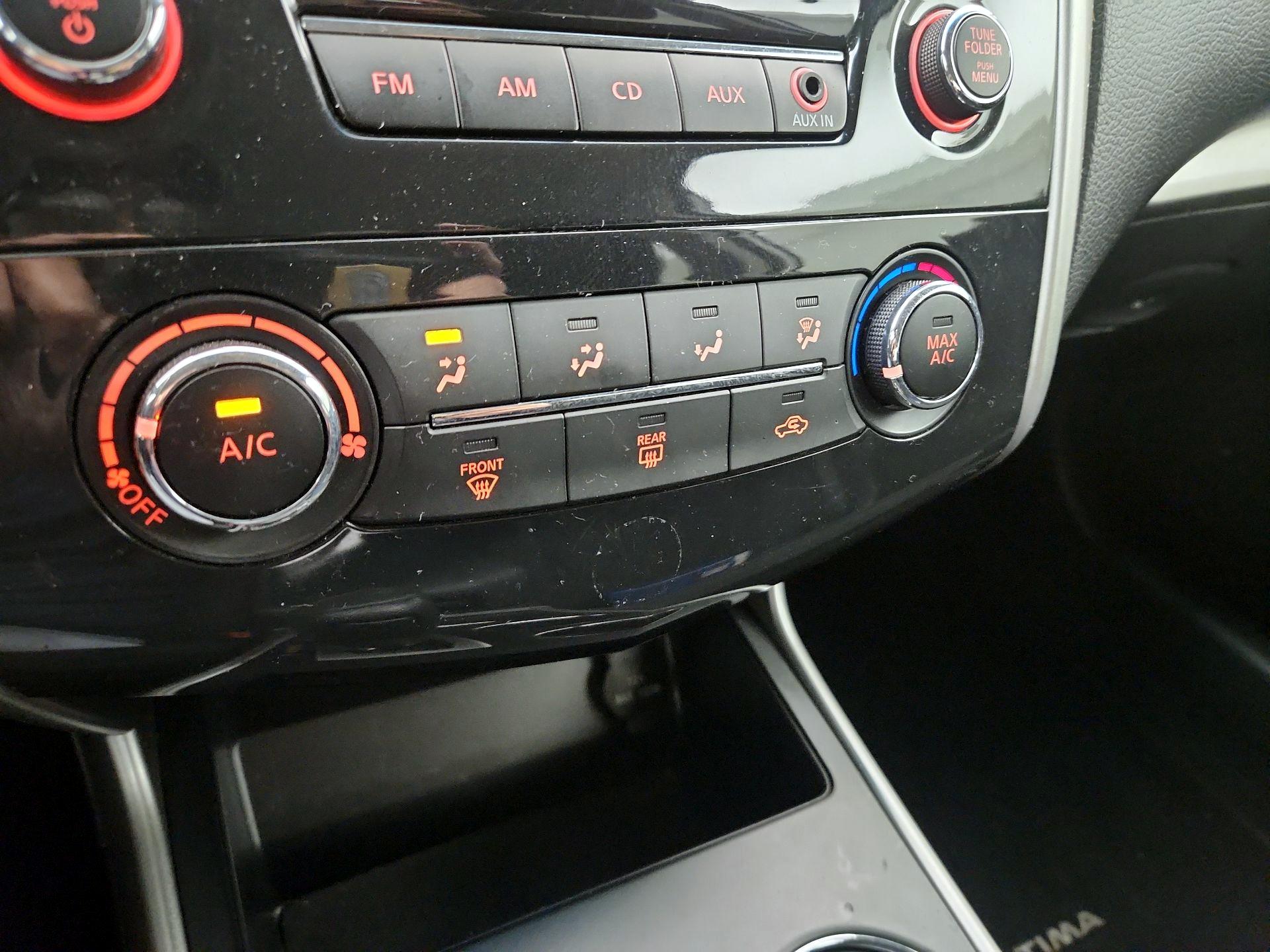 Thumbnail: 2015 Nissan Altima - 15