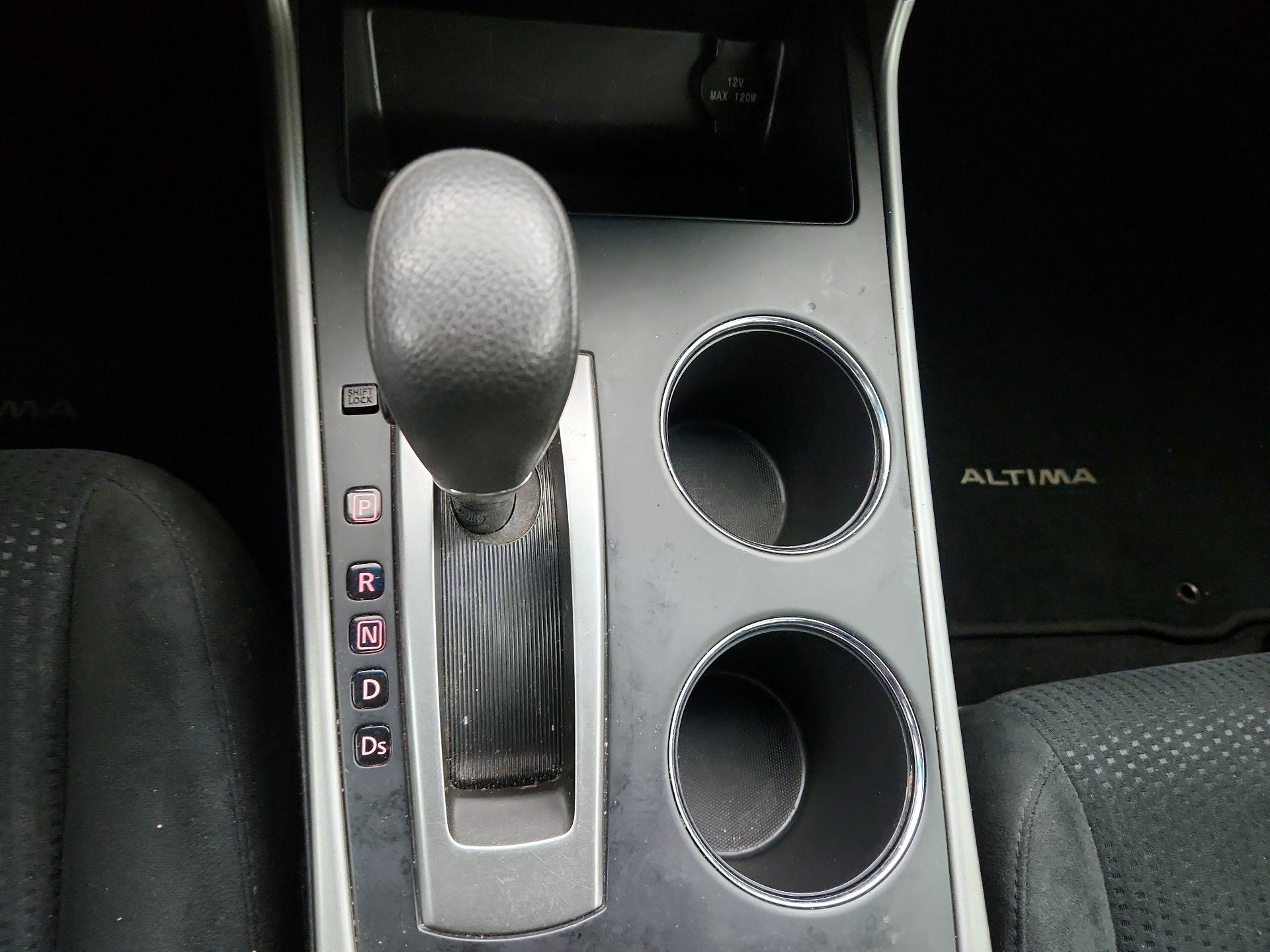 Thumbnail: 2015 Nissan Altima - 16