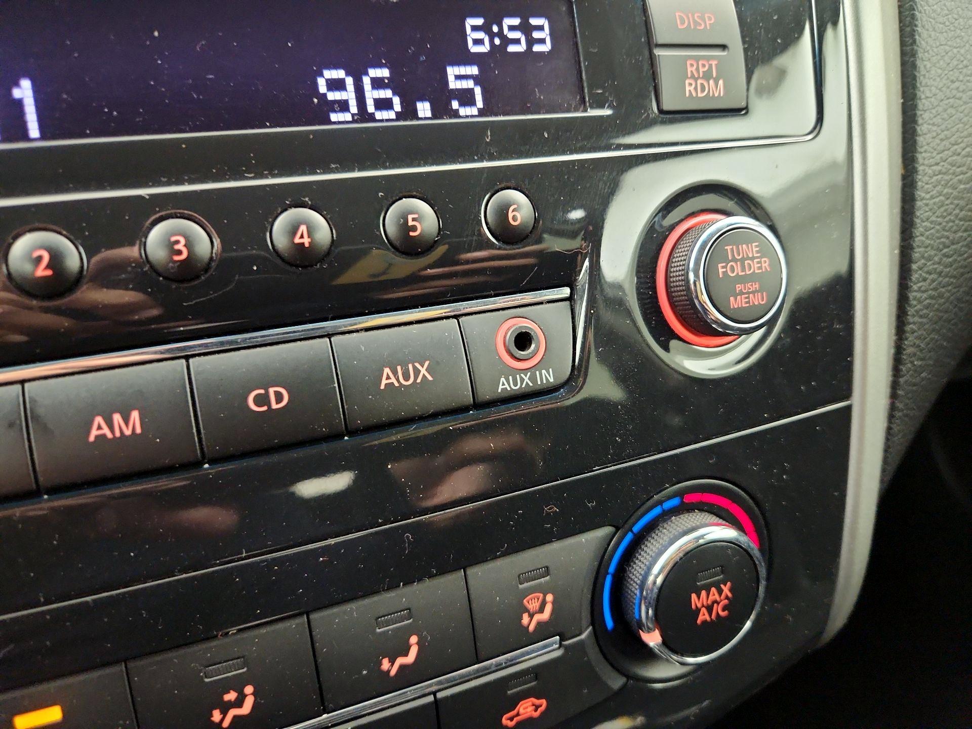 Thumbnail: 2015 Nissan Altima - 17