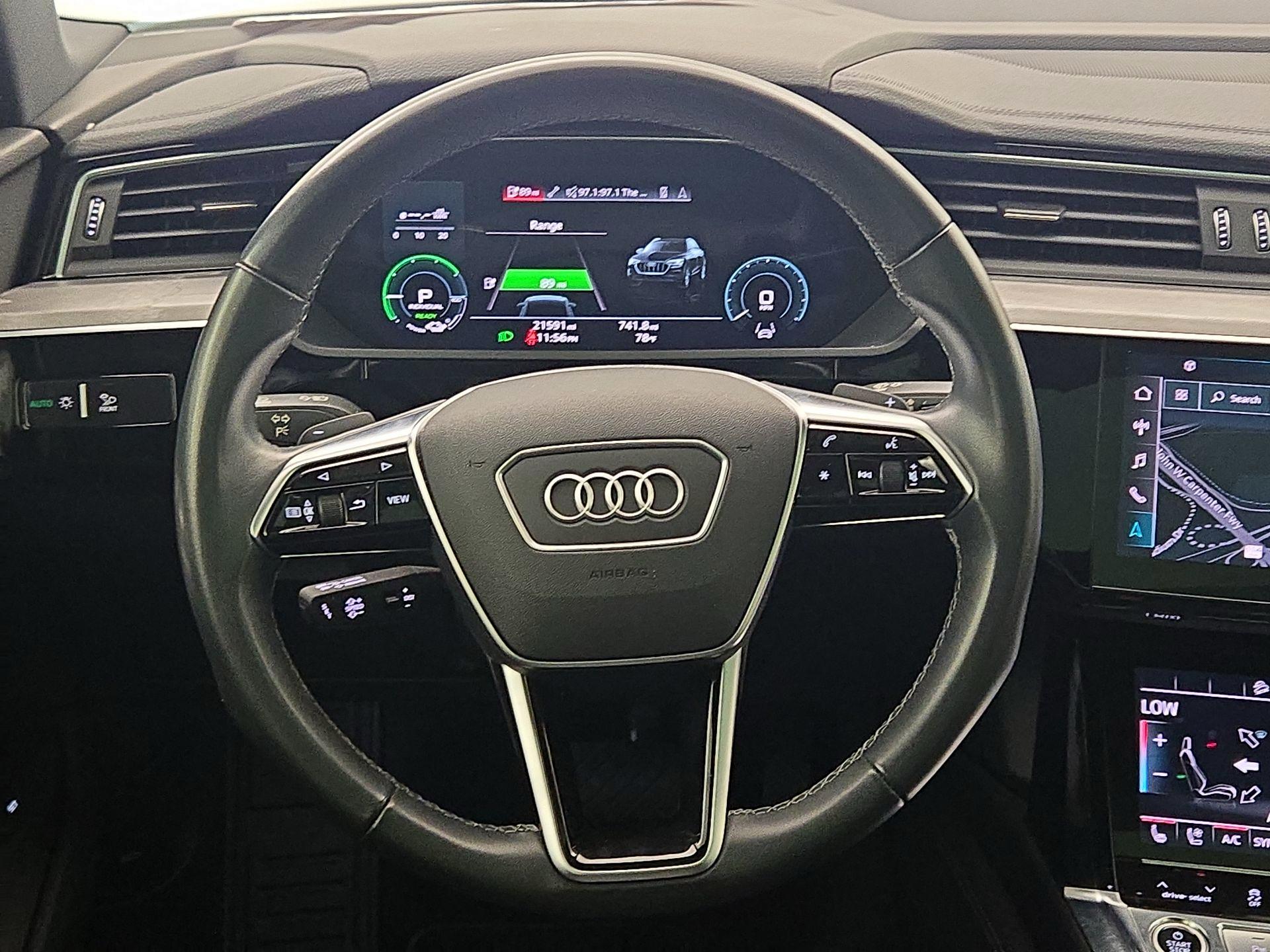 Thumbnail: 2023 Audi e-tron S - 10
