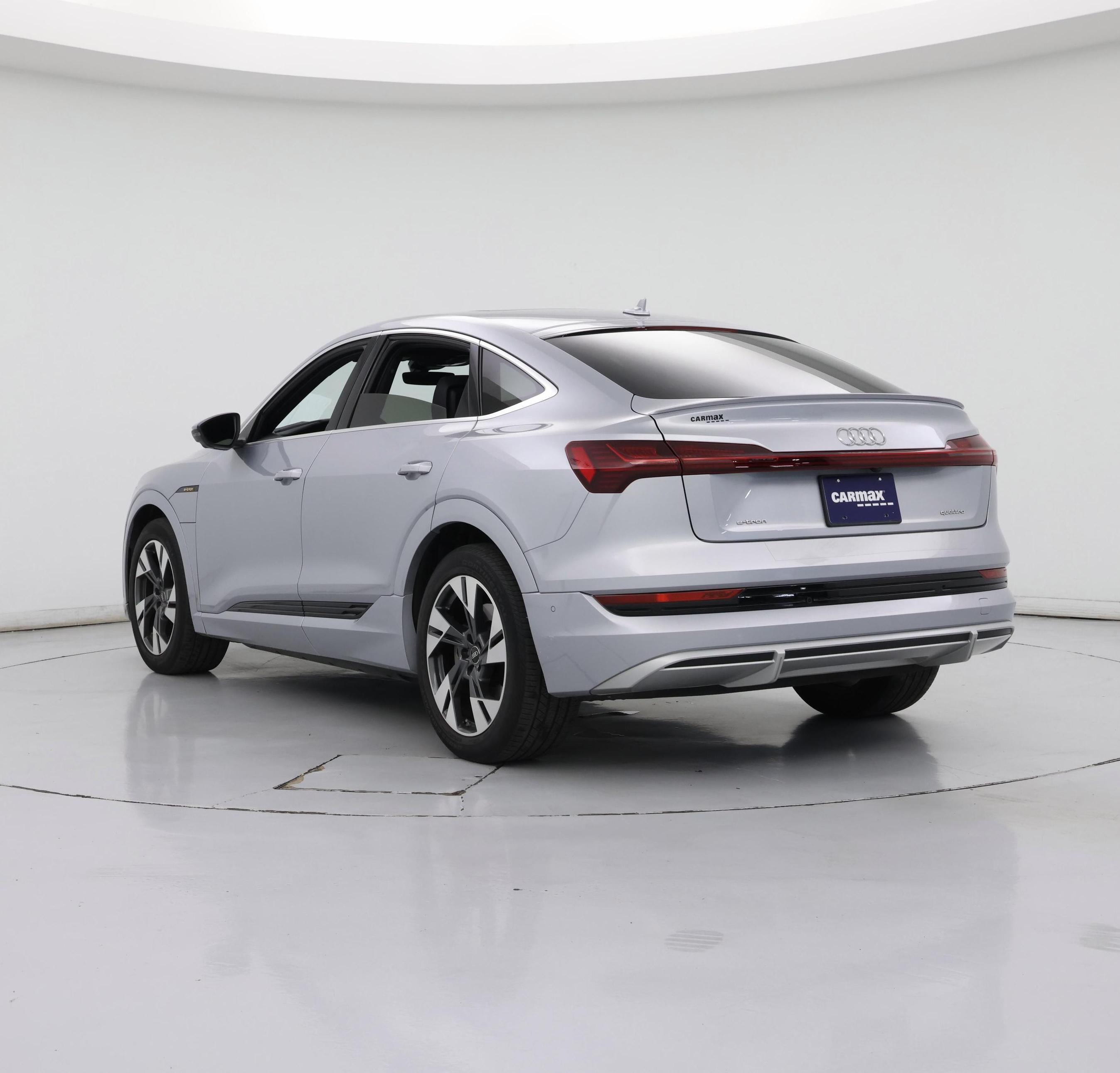 Thumbnail: 2023 Audi e-tron S - 2
