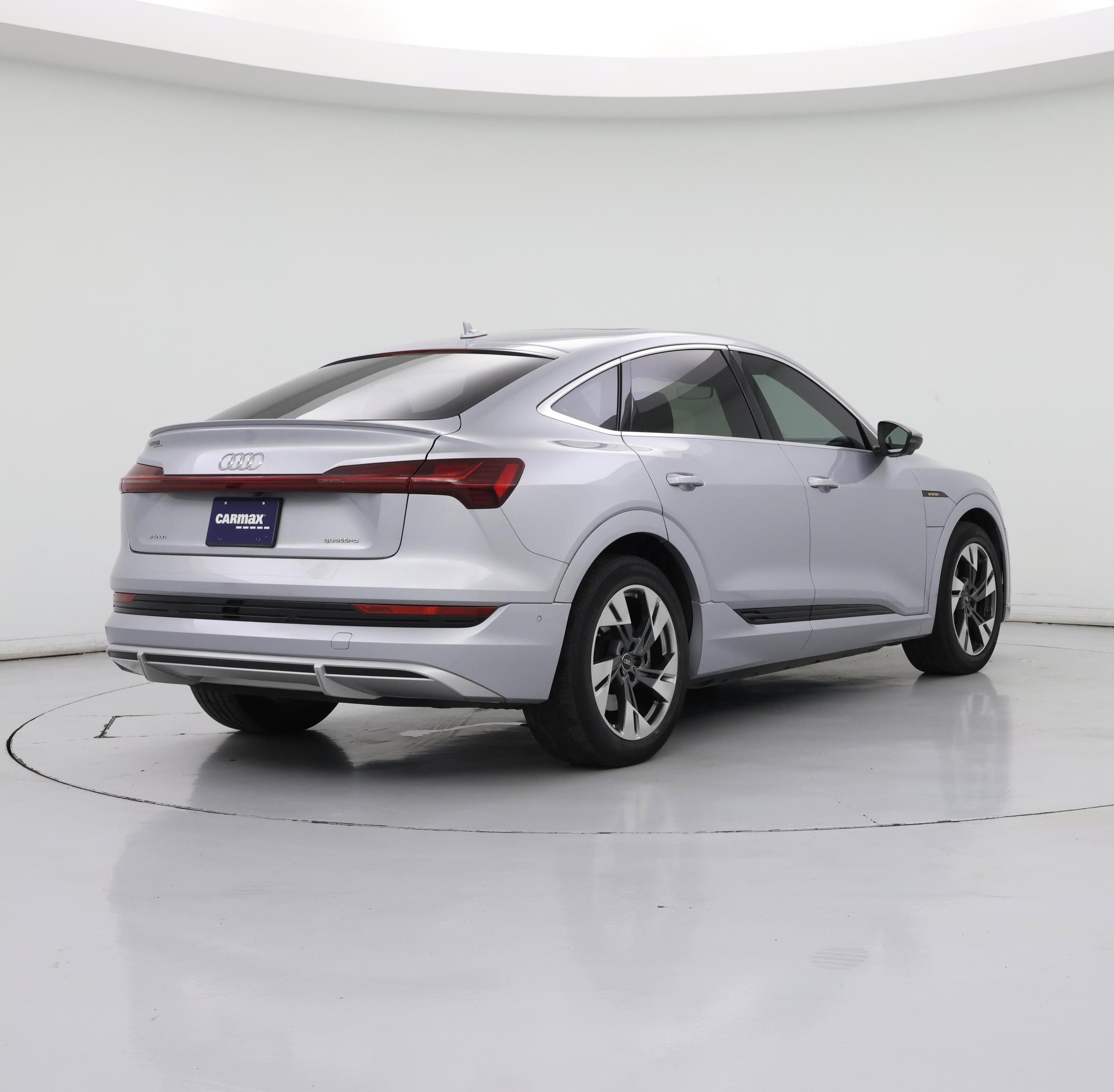 Thumbnail: 2023 Audi e-tron S - 8