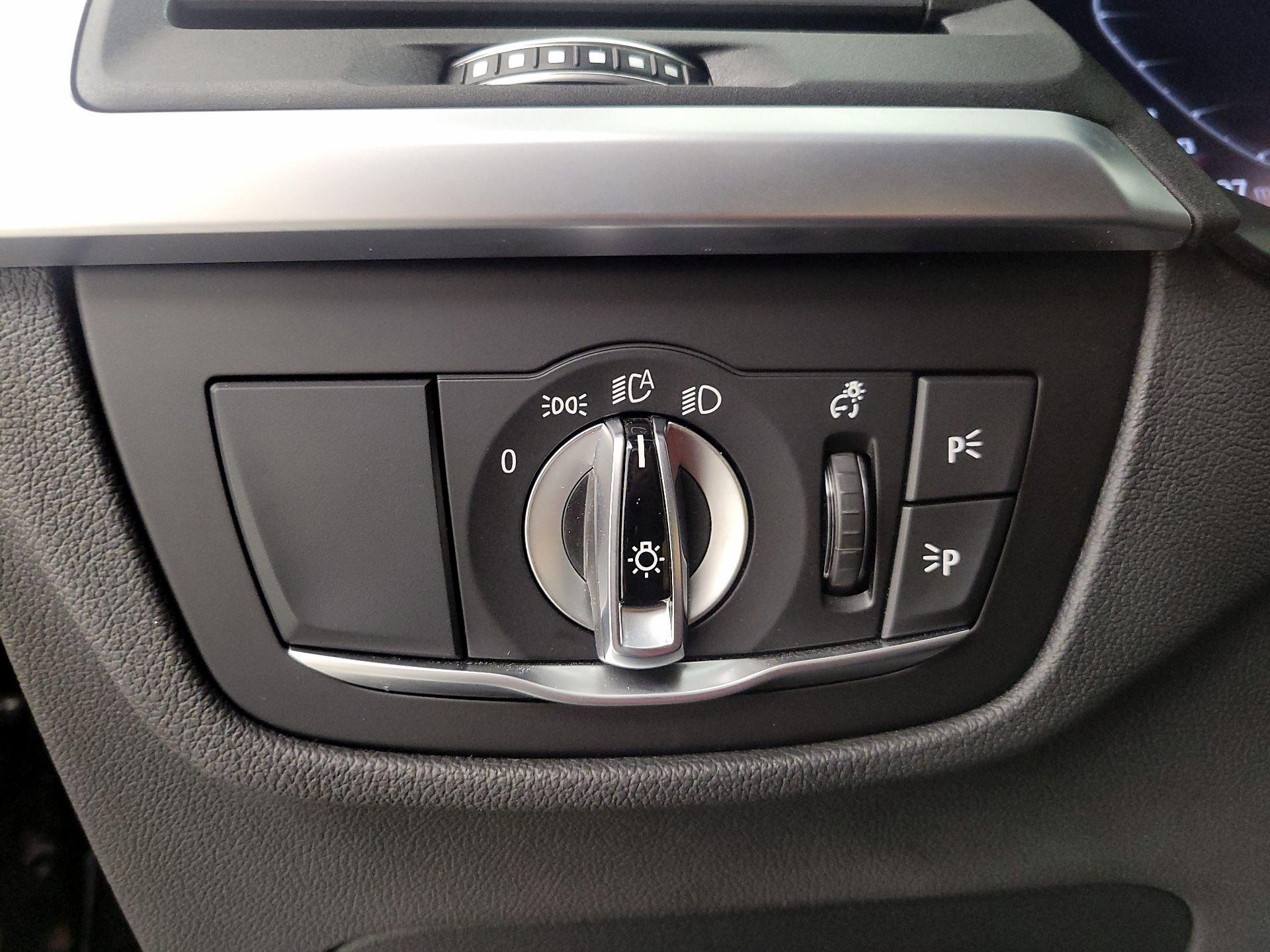 Thumbnail: 2025 BMW X4 - 13