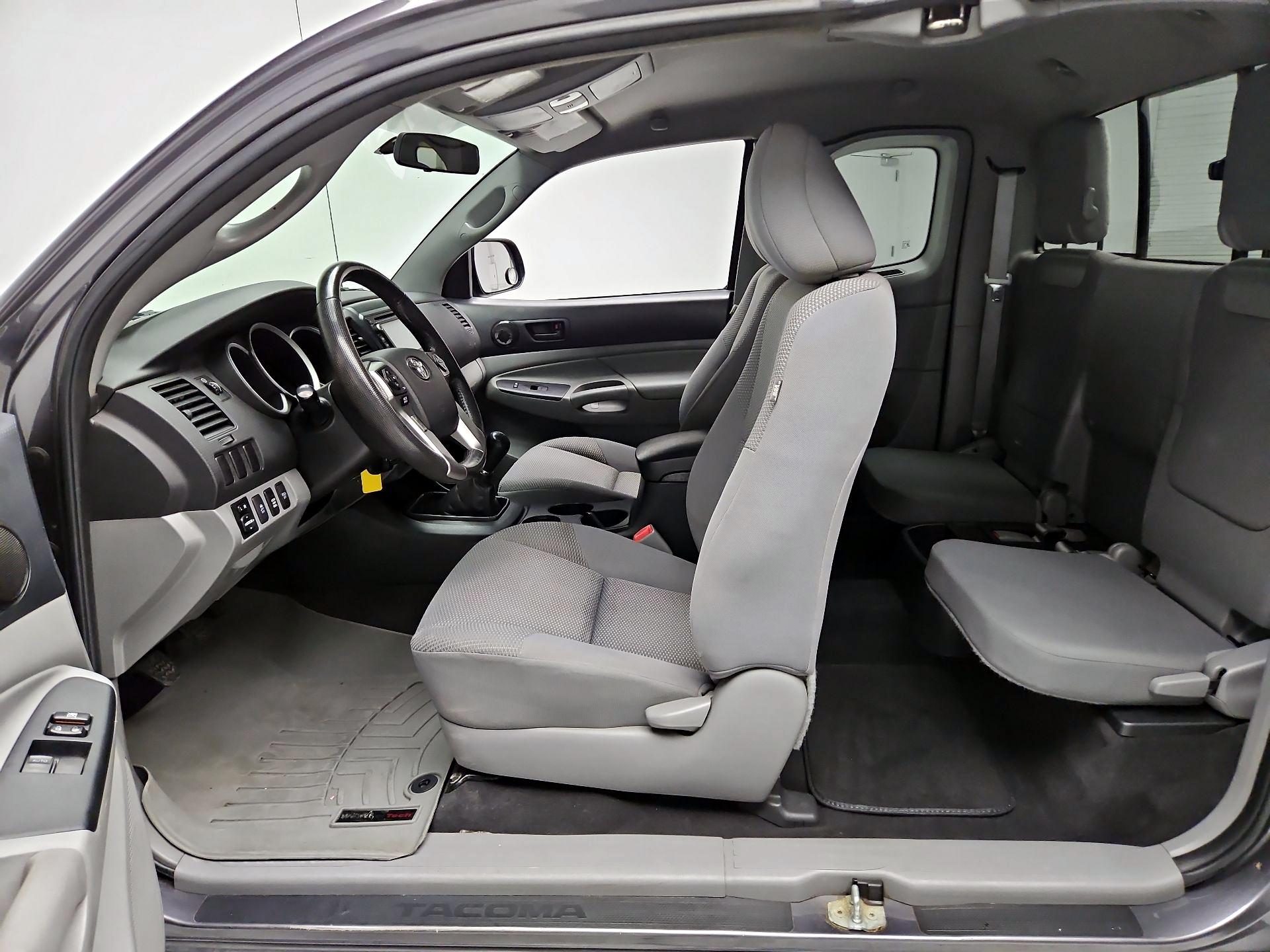 Thumbnail: 2015 Toyota Tacoma - 11