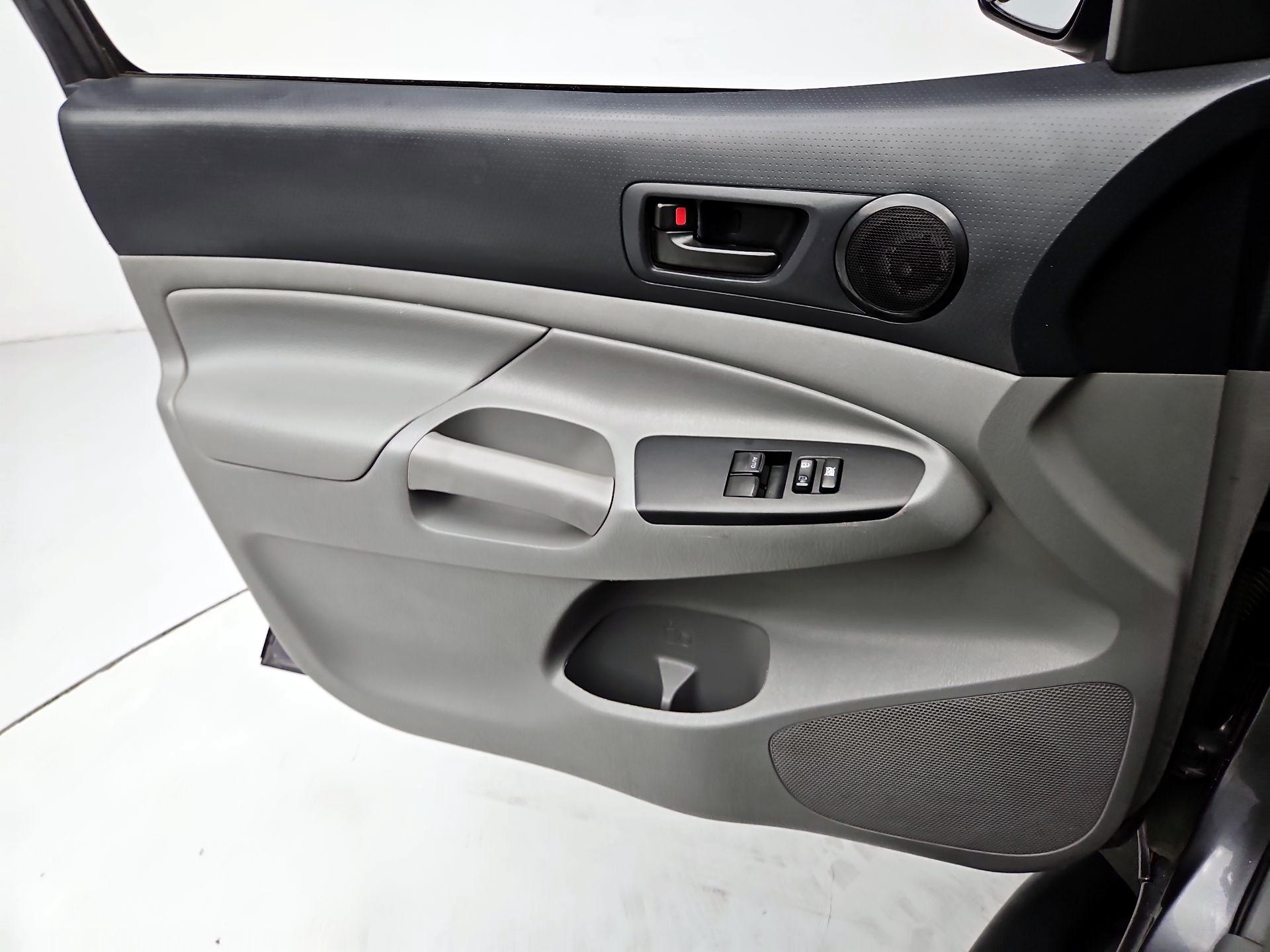 Thumbnail: 2015 Toyota Tacoma - 12