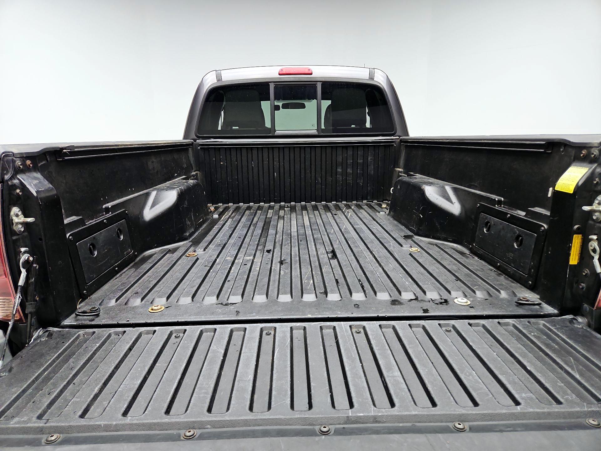 Thumbnail: 2015 Toyota Tacoma - 20