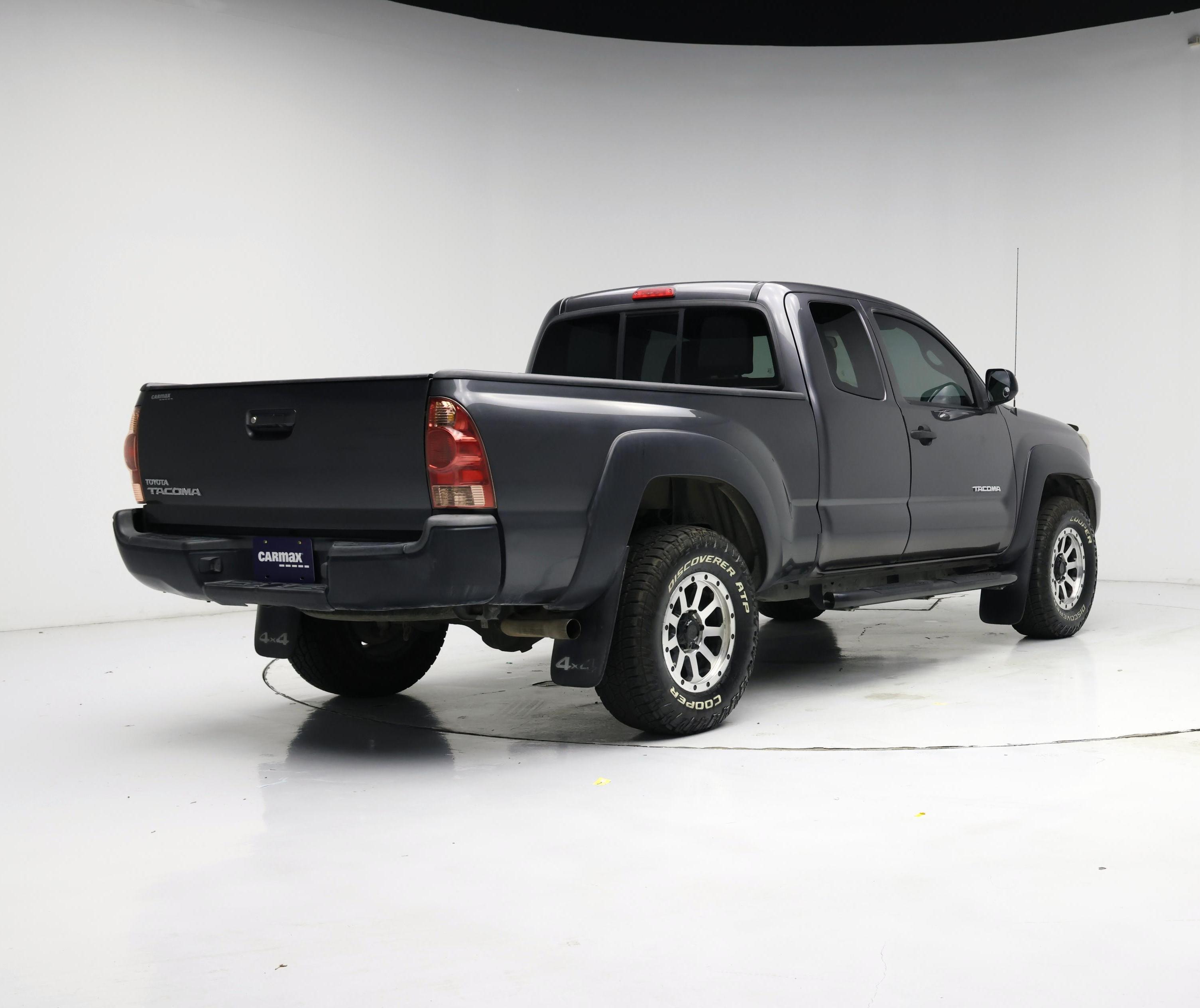 Thumbnail: 2015 Toyota Tacoma - 8