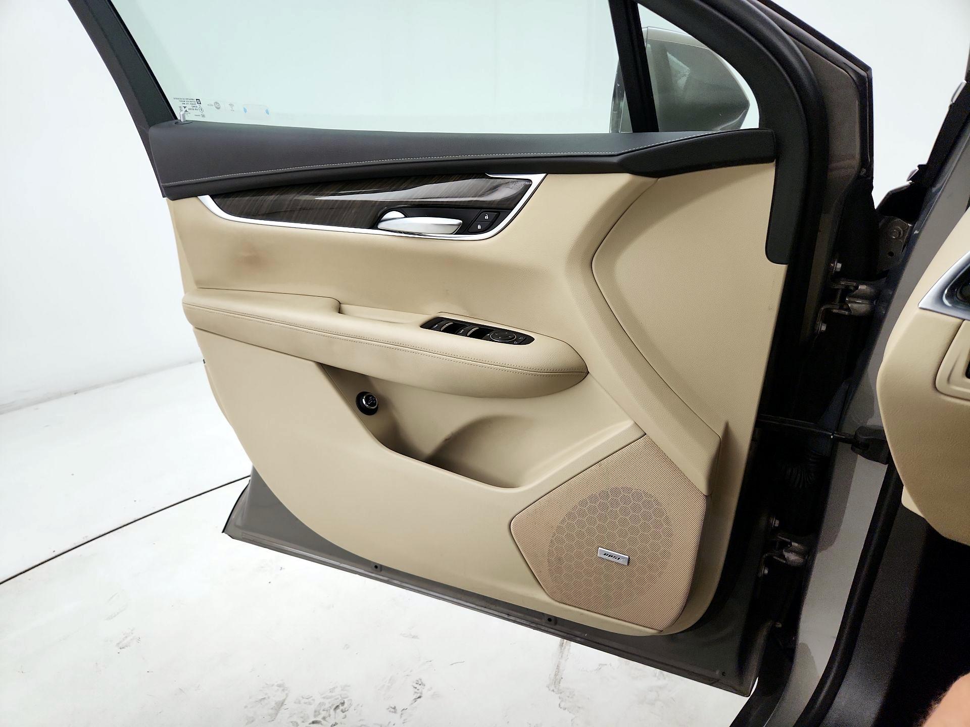 Thumbnail: 2018 Cadillac XT5 - 12