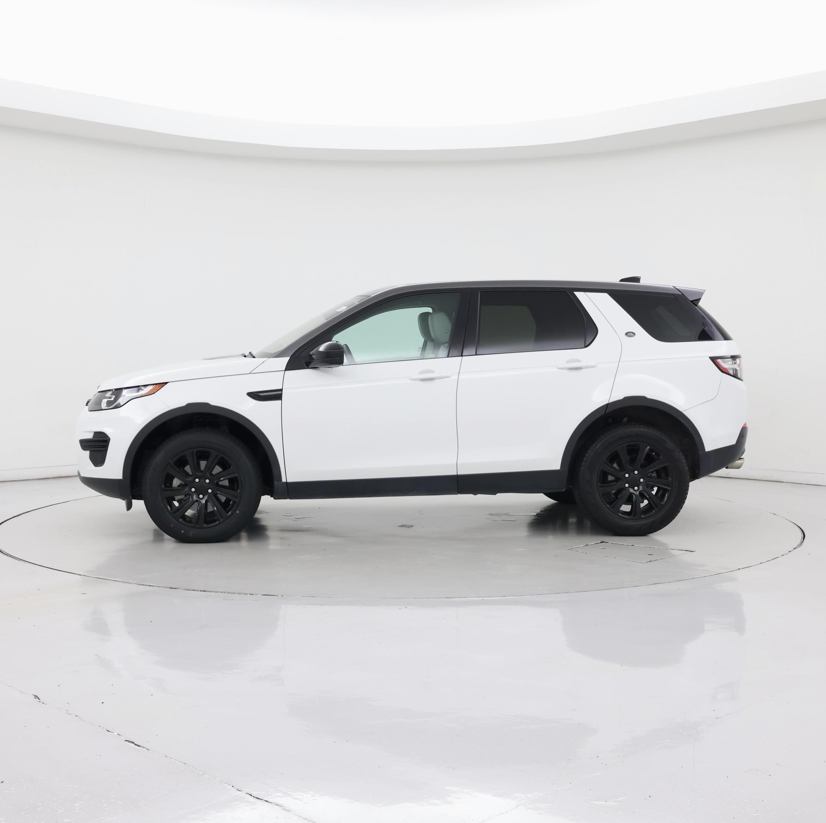 Thumbnail: 2018 Land Rover Discovery Sport - 3