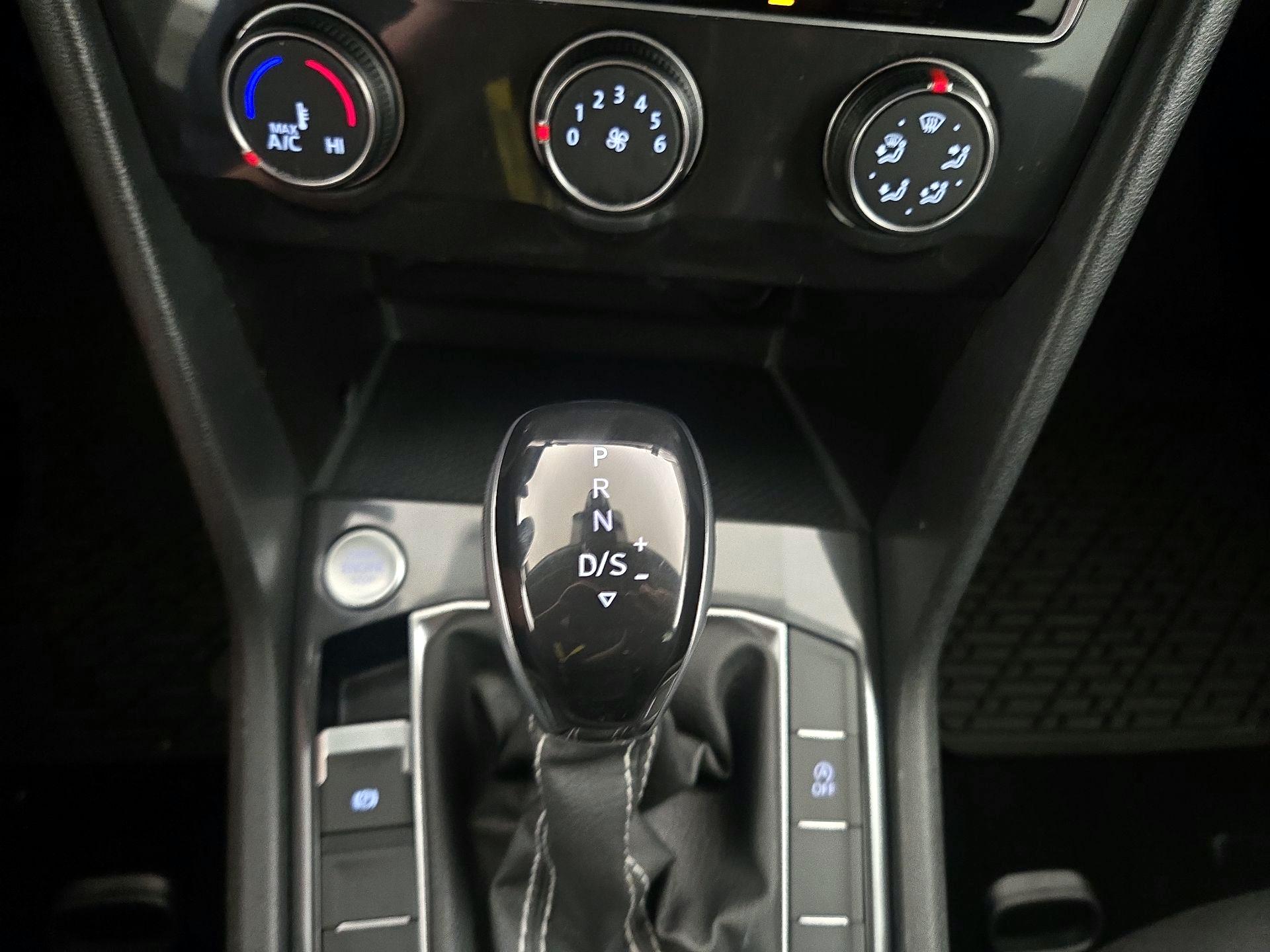 Thumbnail: 2023 Volkswagen Tiguan - 17