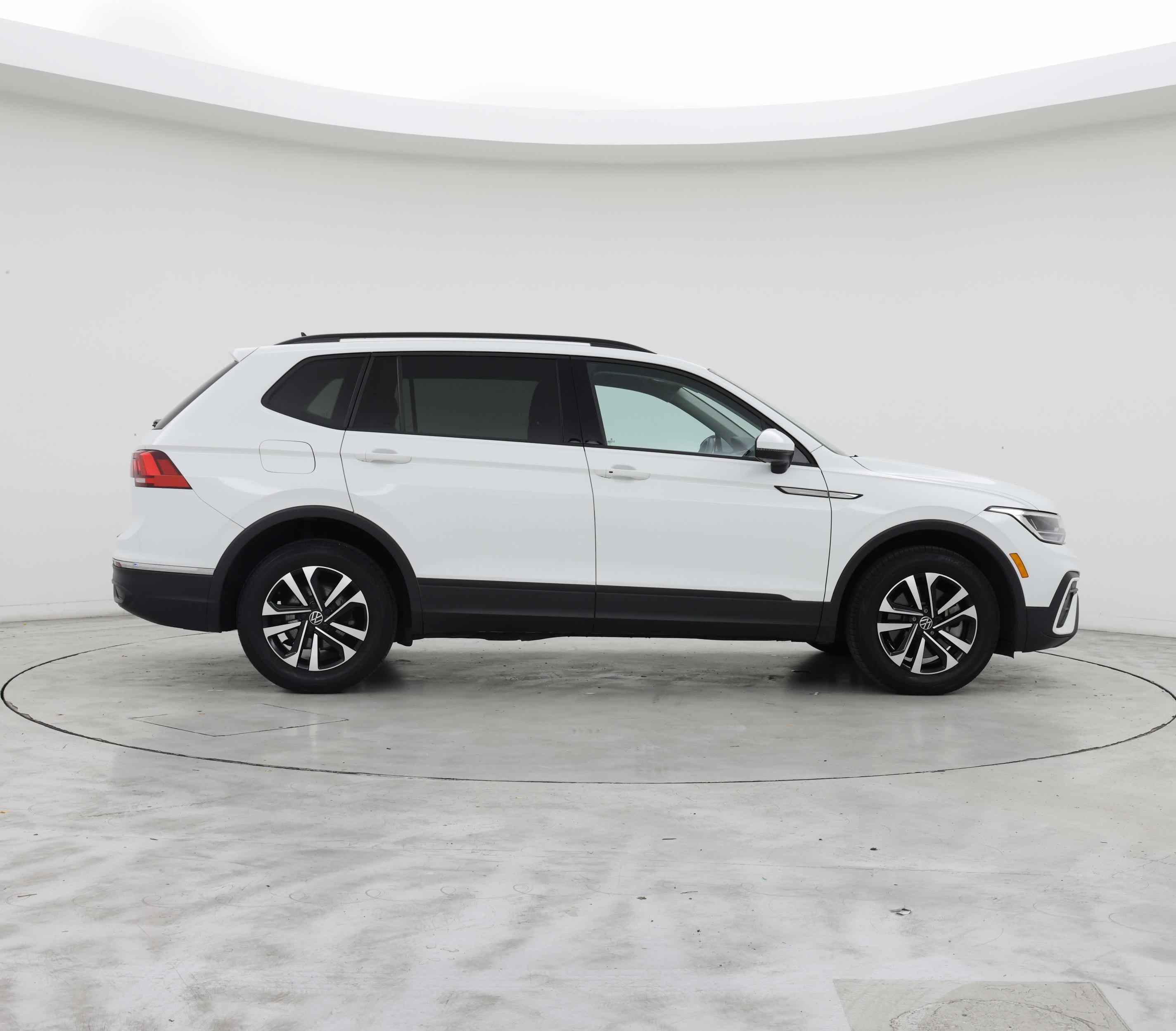 Thumbnail: 2023 Volkswagen Tiguan - 7