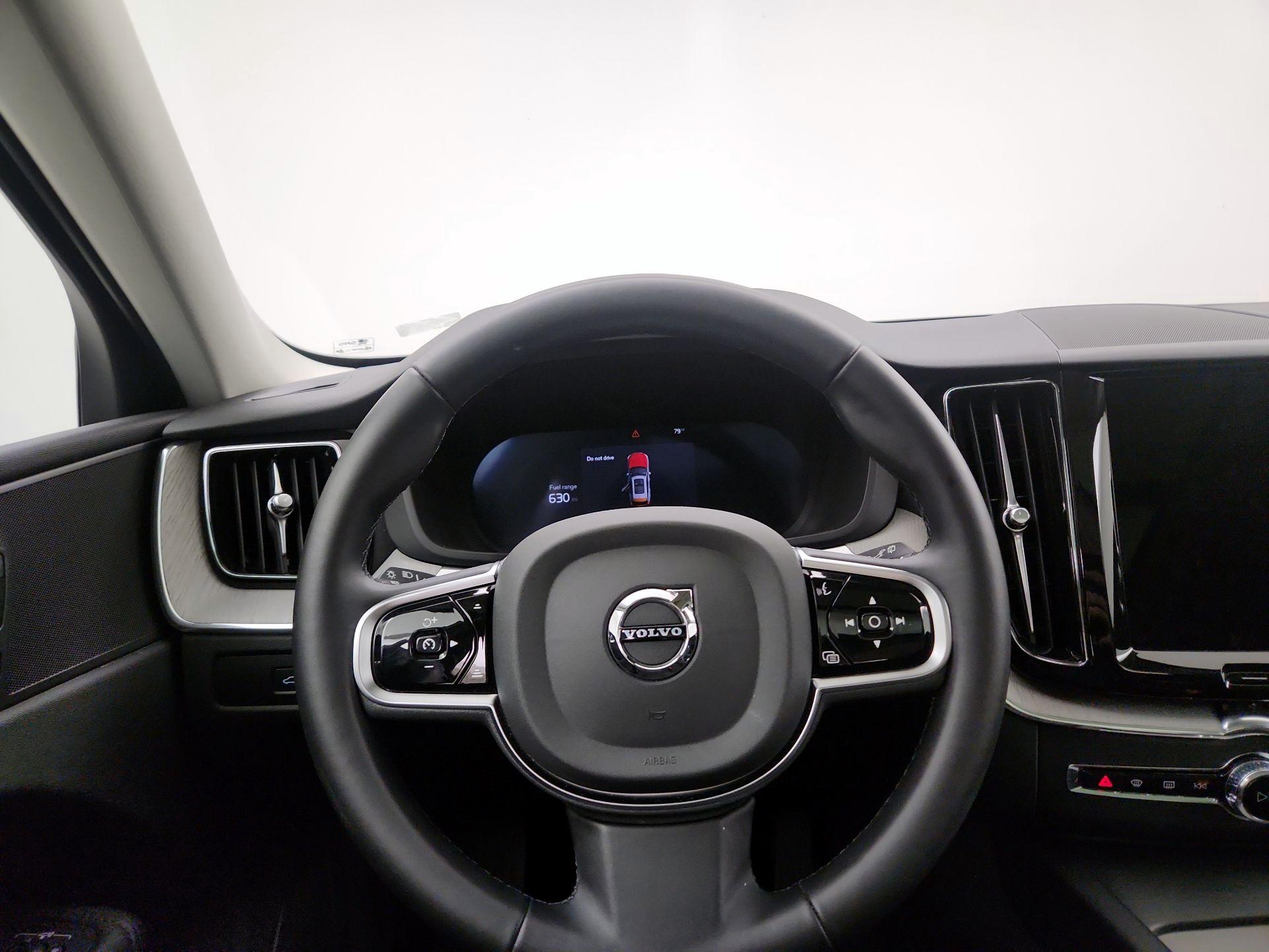 Thumbnail: 2025 Volvo XC60 - 10