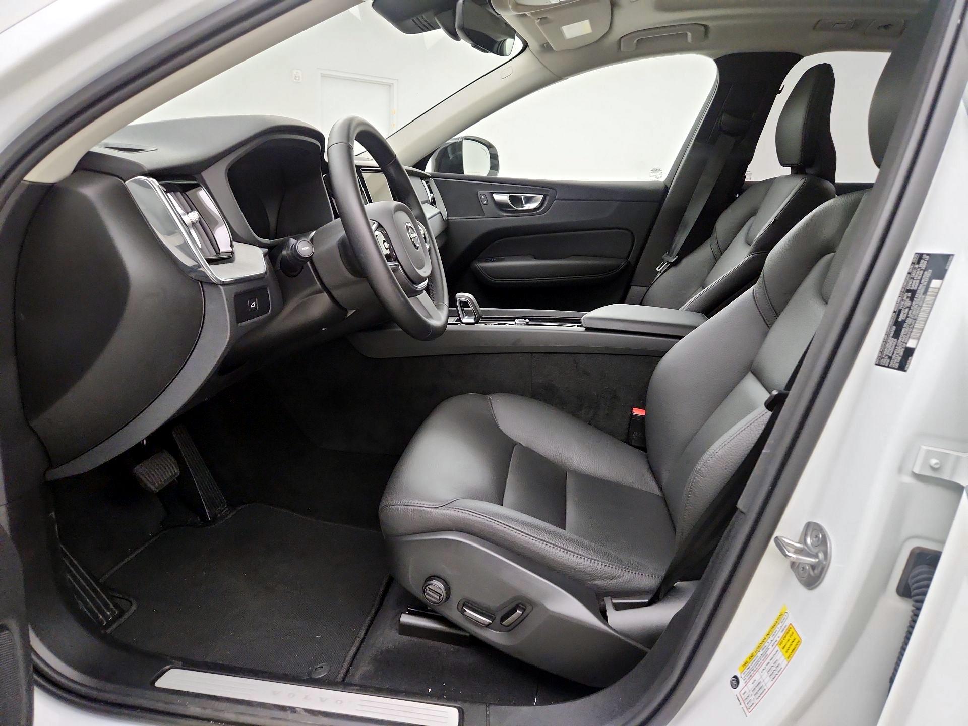Thumbnail: 2025 Volvo XC60 - 11