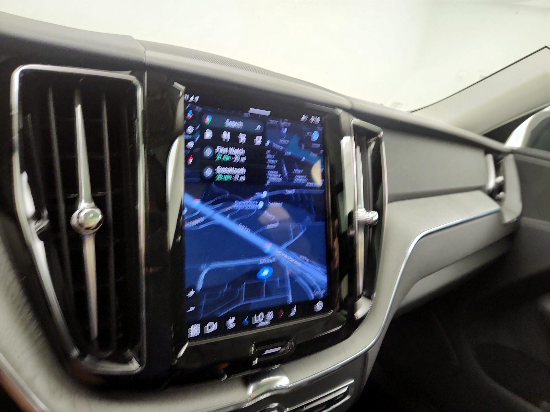 Thumbnail: 2025 Volvo XC60 - 14