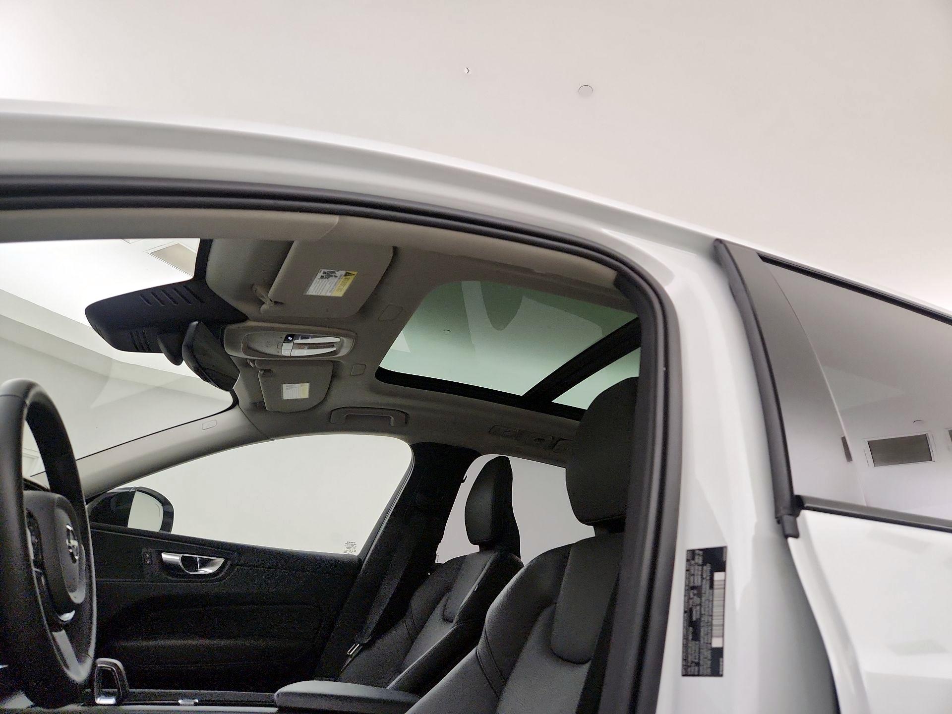 Thumbnail: 2025 Volvo XC60 - 20