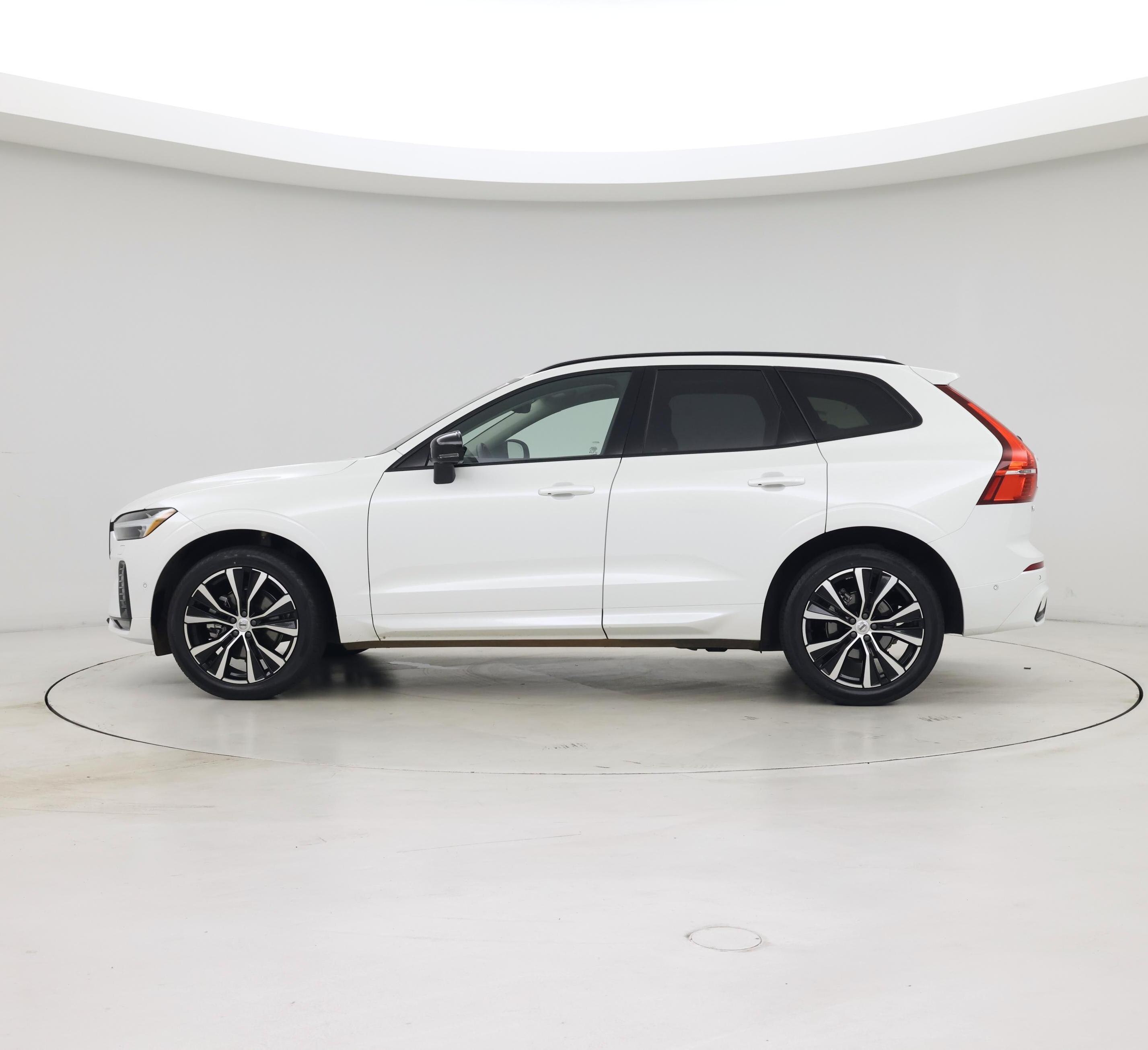 Thumbnail: 2025 Volvo XC60 - 3