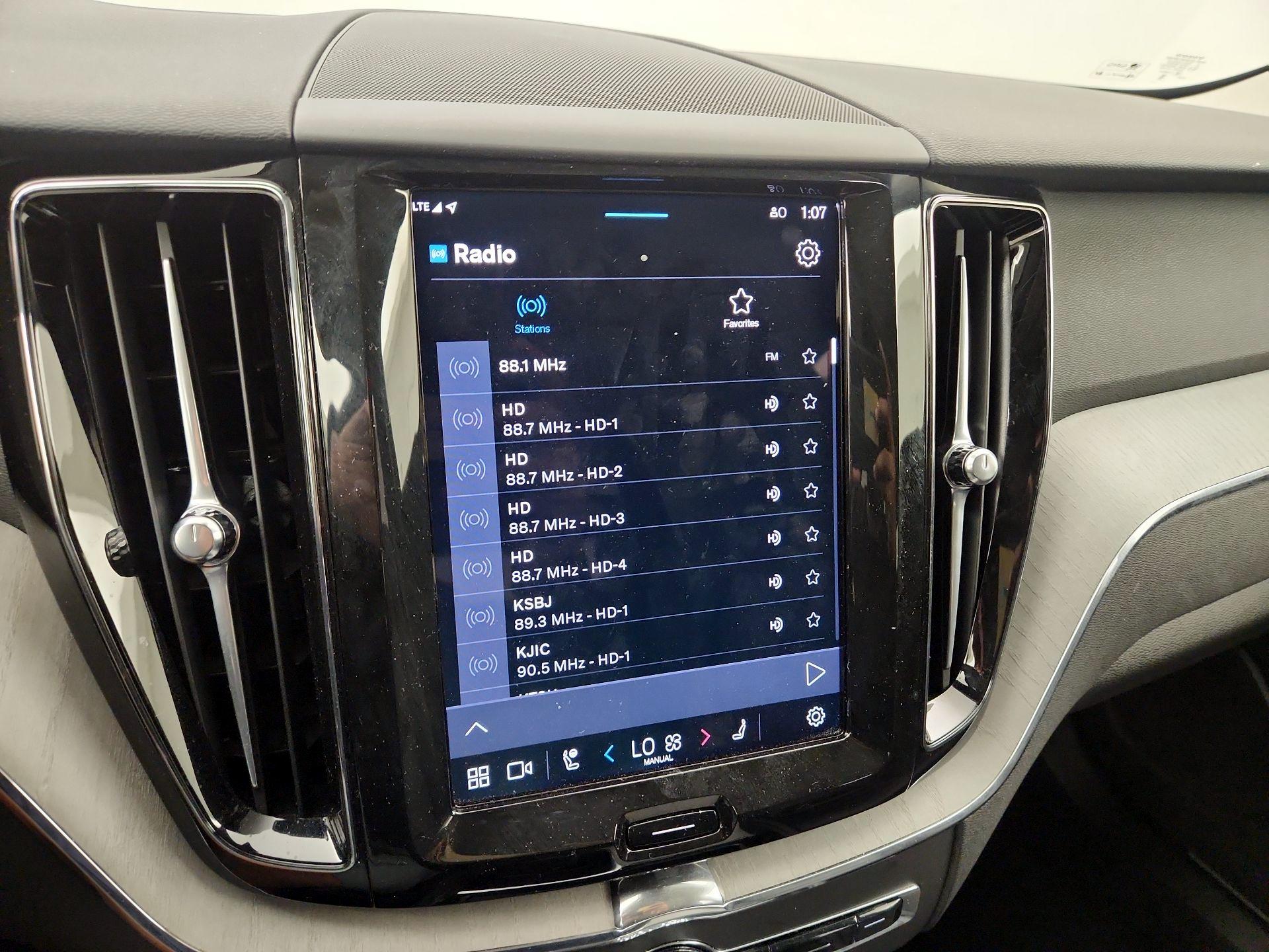 Thumbnail: 2025 Volvo XC60 - 16
