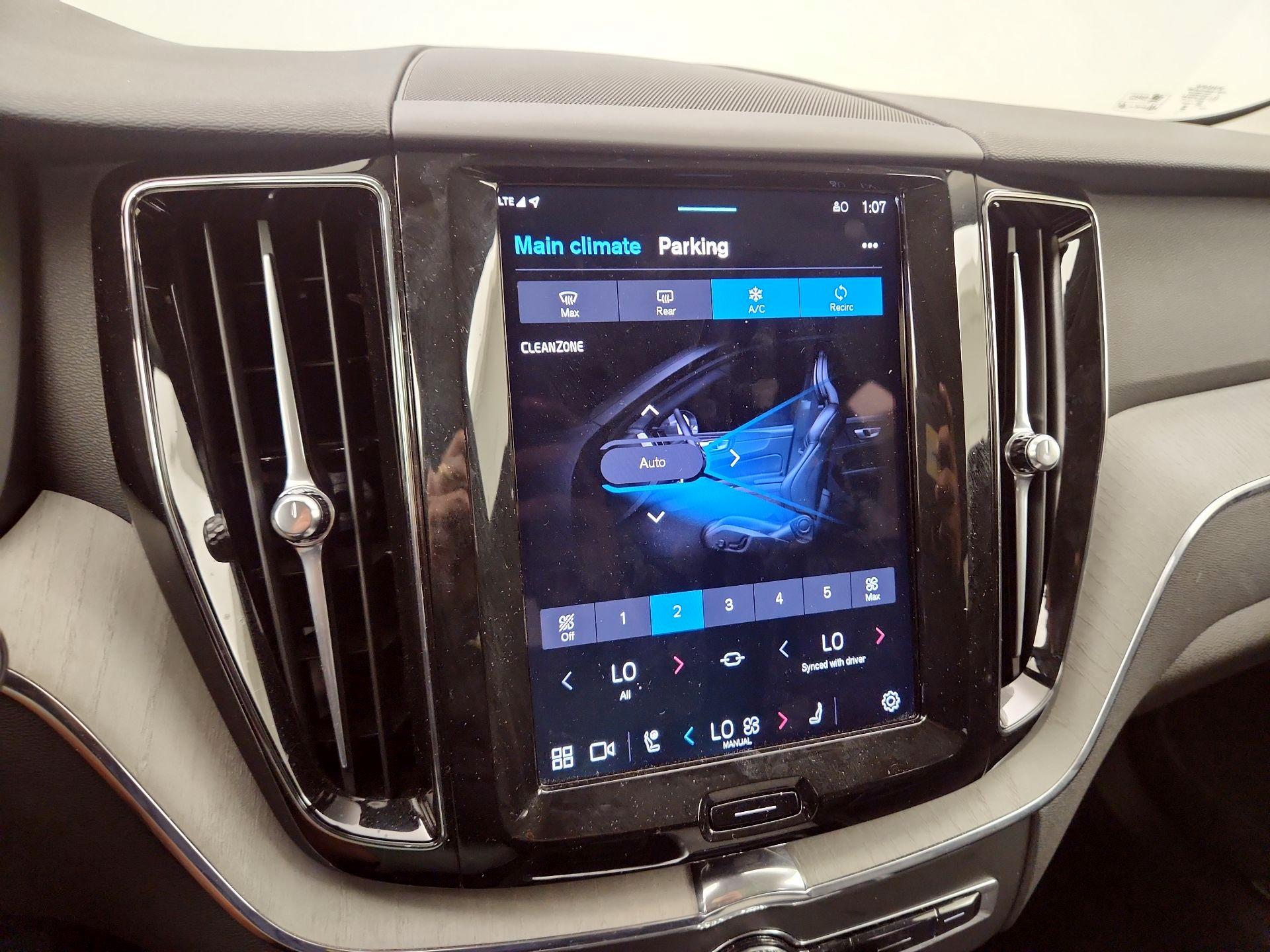 Thumbnail: 2025 Volvo XC60 - 17