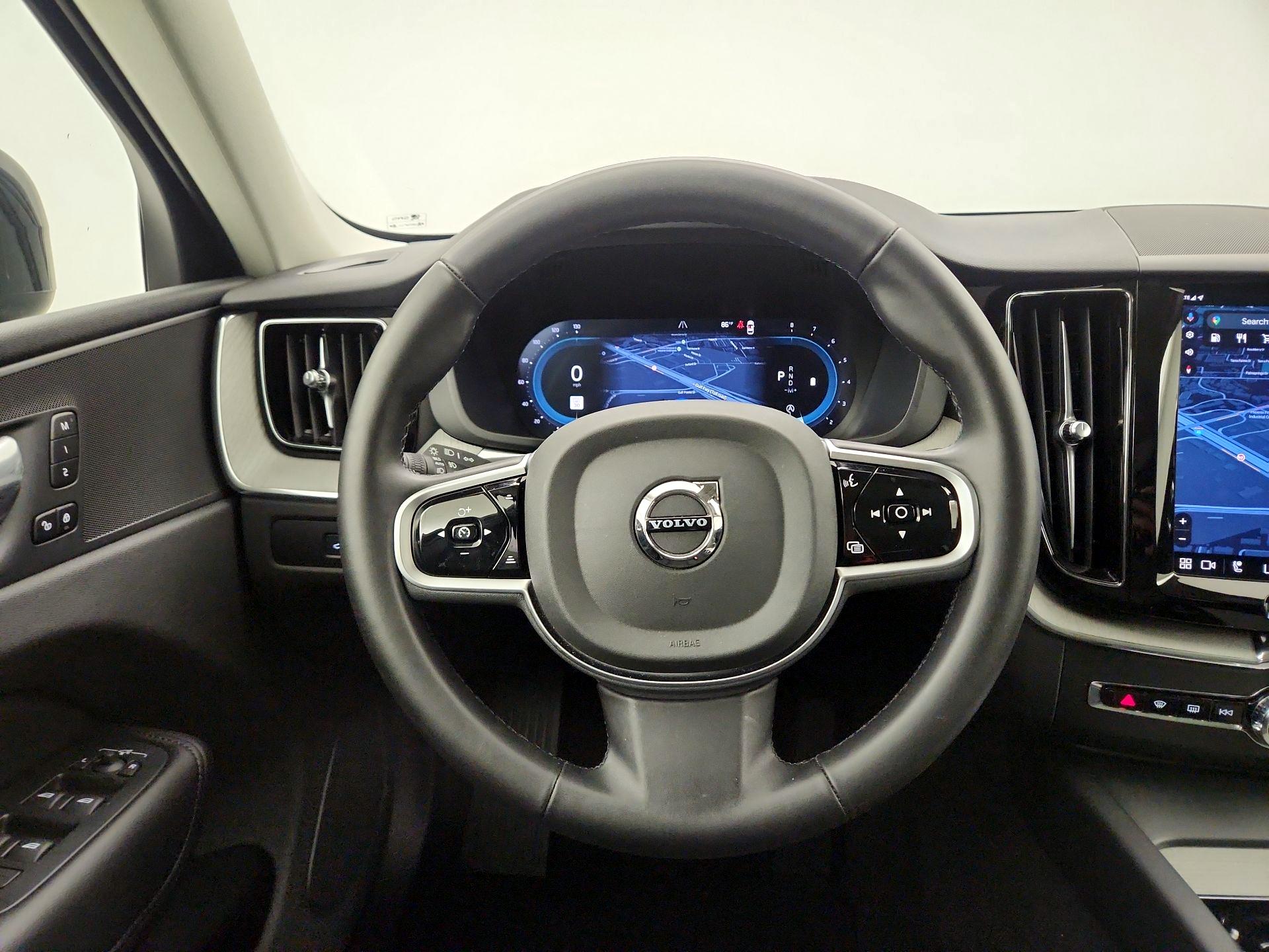 Thumbnail: 2025 Volvo XC60 - 10