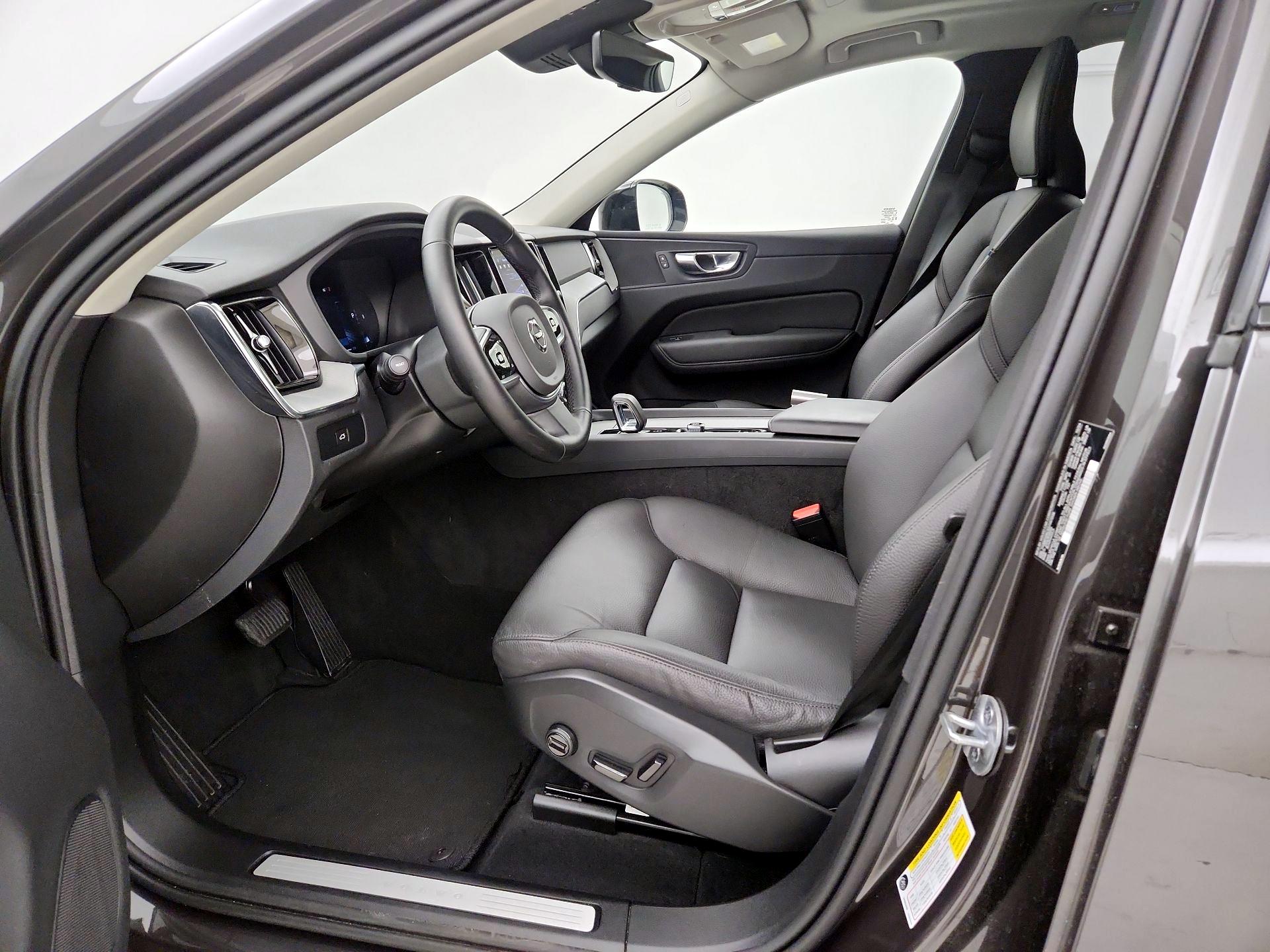 Thumbnail: 2025 Volvo XC60 - 11