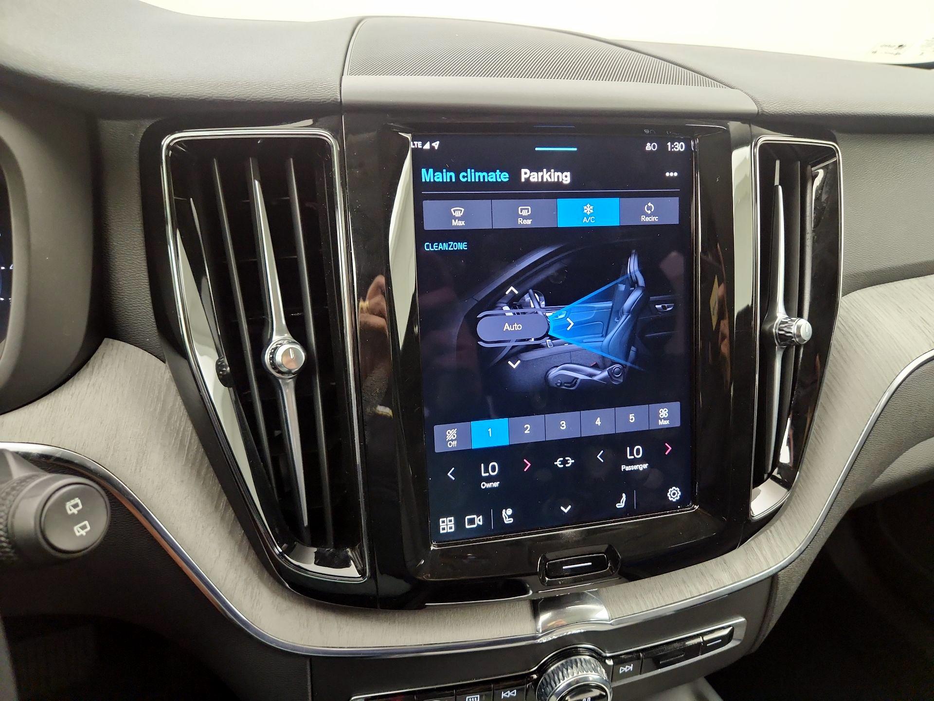 Thumbnail: 2025 Volvo XC60 - 17
