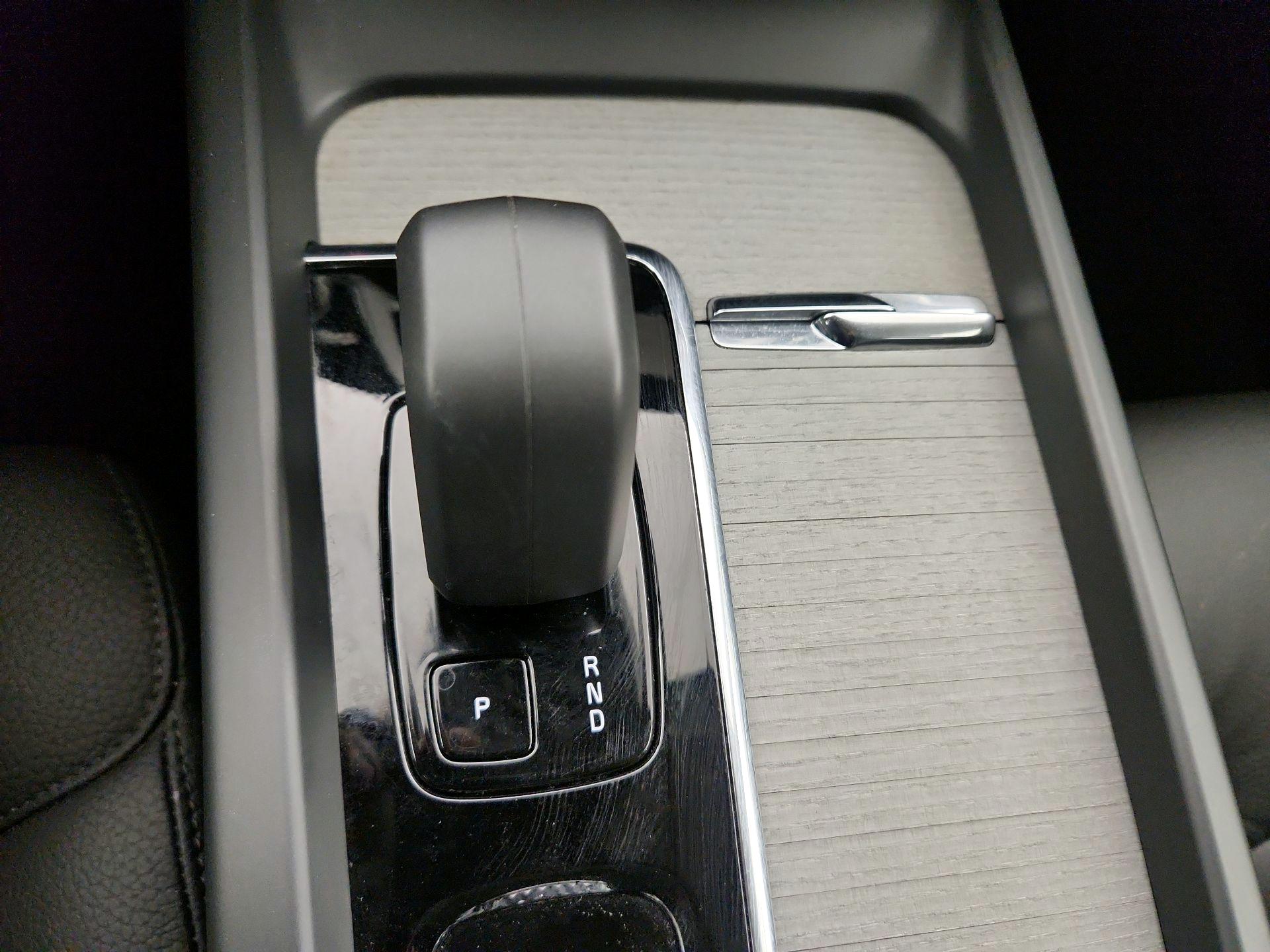 Thumbnail: 2025 Volvo XC60 - 18