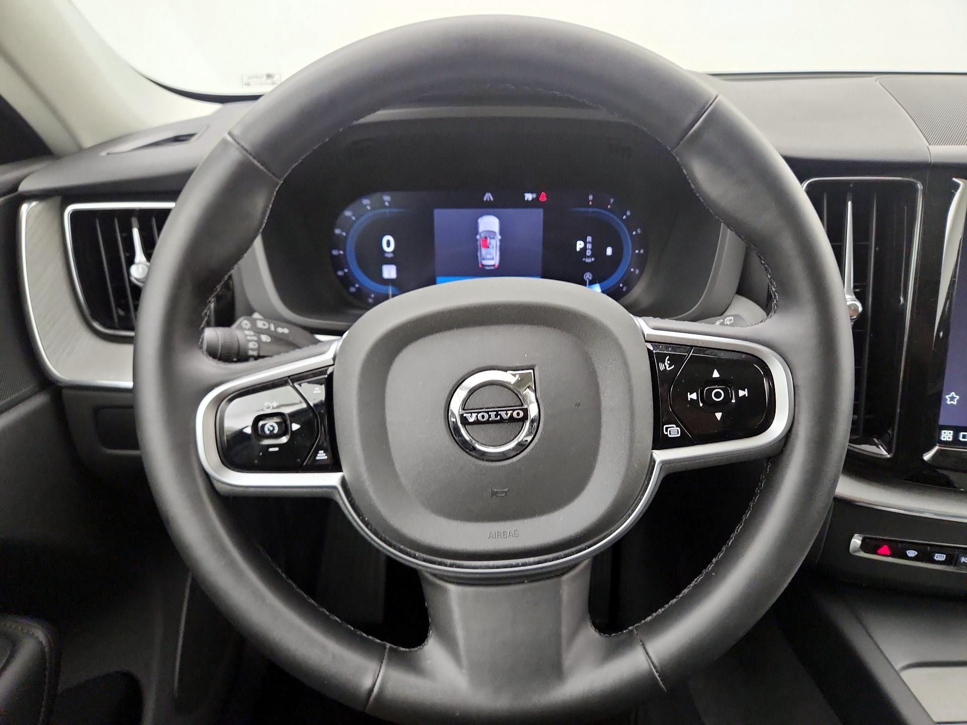 Thumbnail: 2025 Volvo XC60 - 10