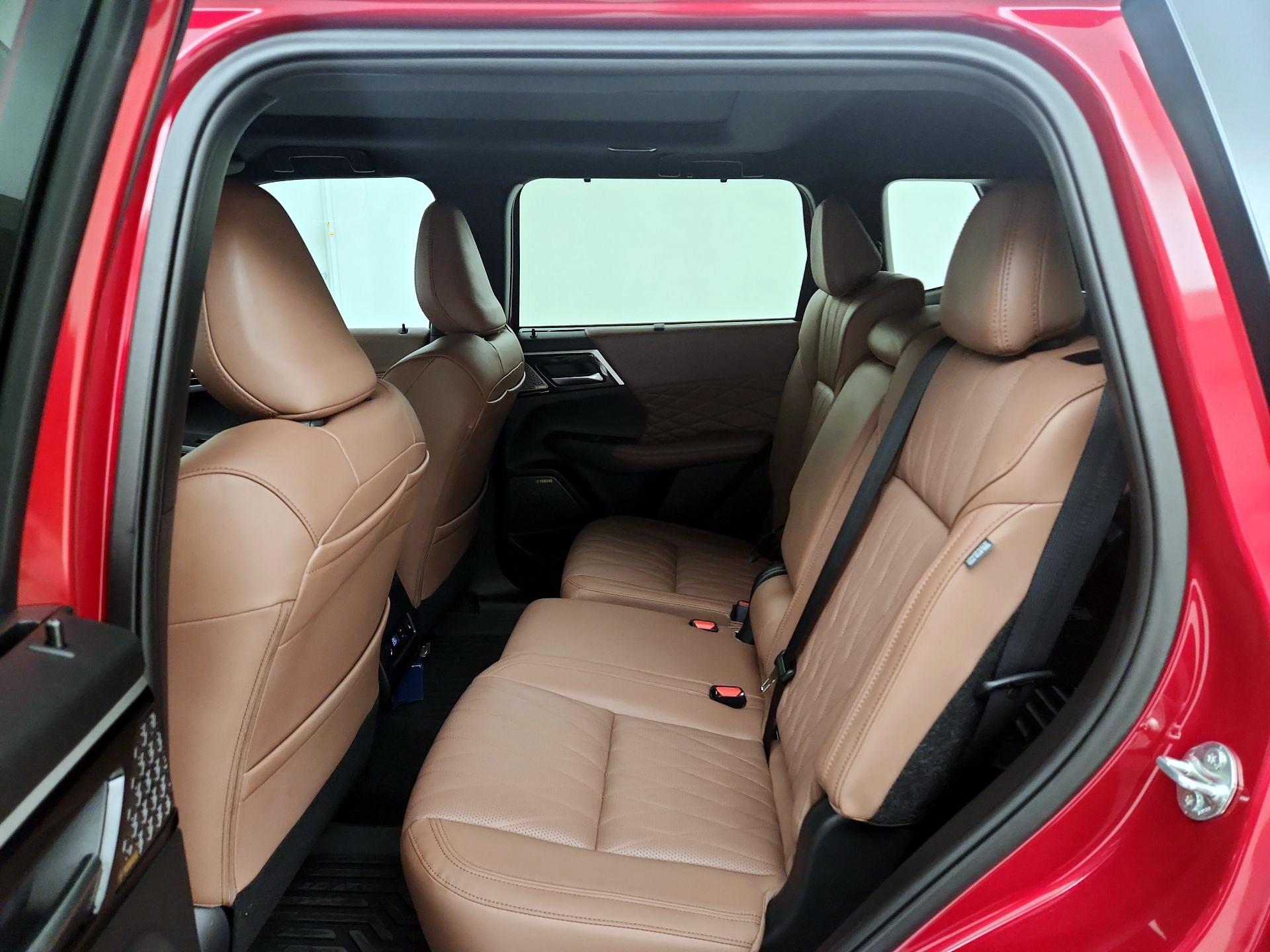 Thumbnail: 2025 Mitsubishi Outlander - 18