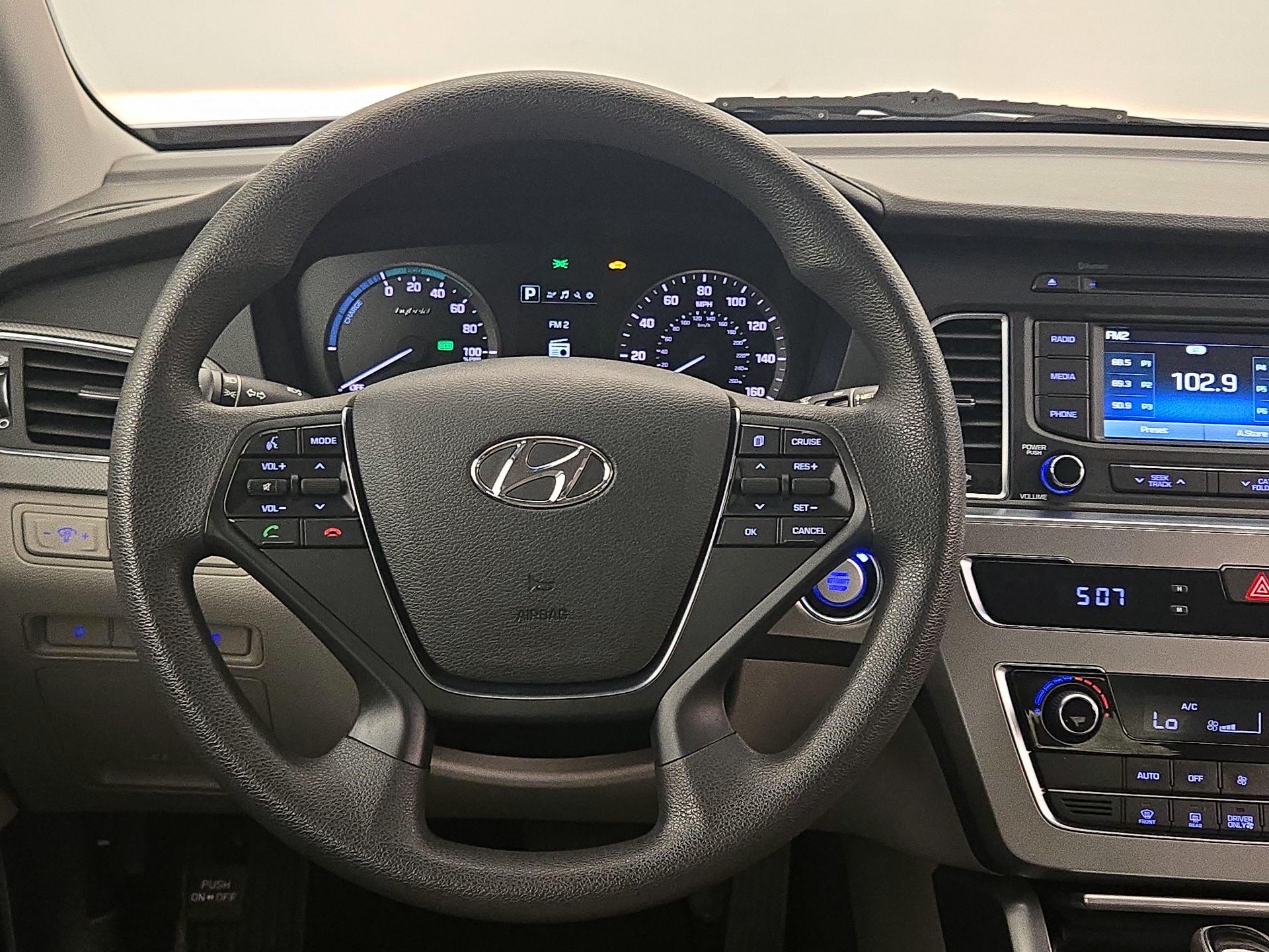 Thumbnail: 2016 Hyundai Sonata - 10