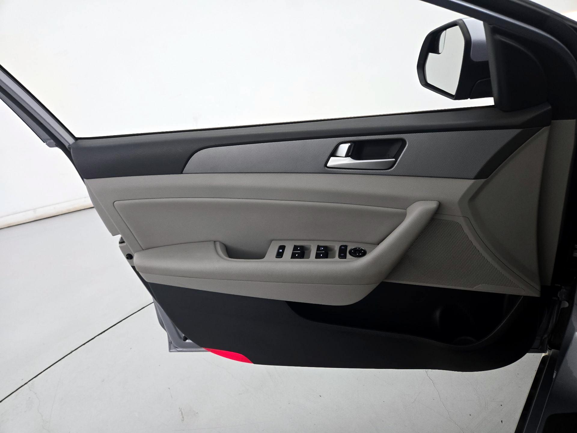 Thumbnail: 2016 Hyundai Sonata - 12