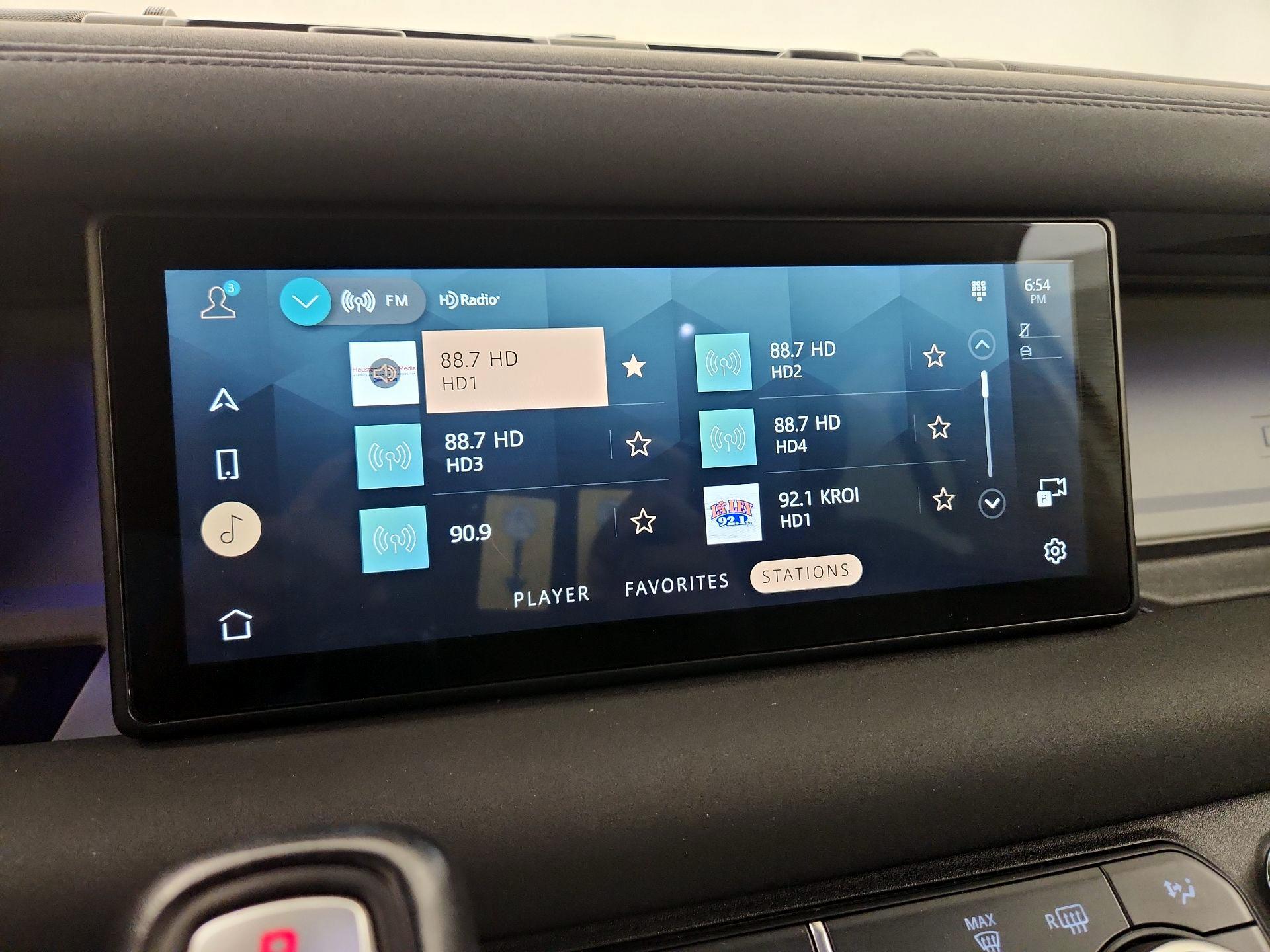 Thumbnail: 2023 Land Rover Defender - 14