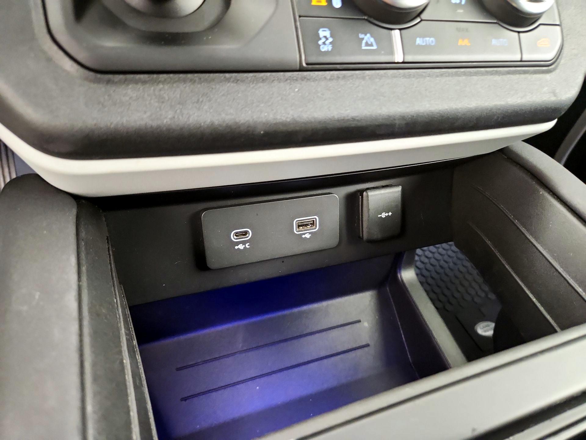 Thumbnail: 2023 Land Rover Defender - 17