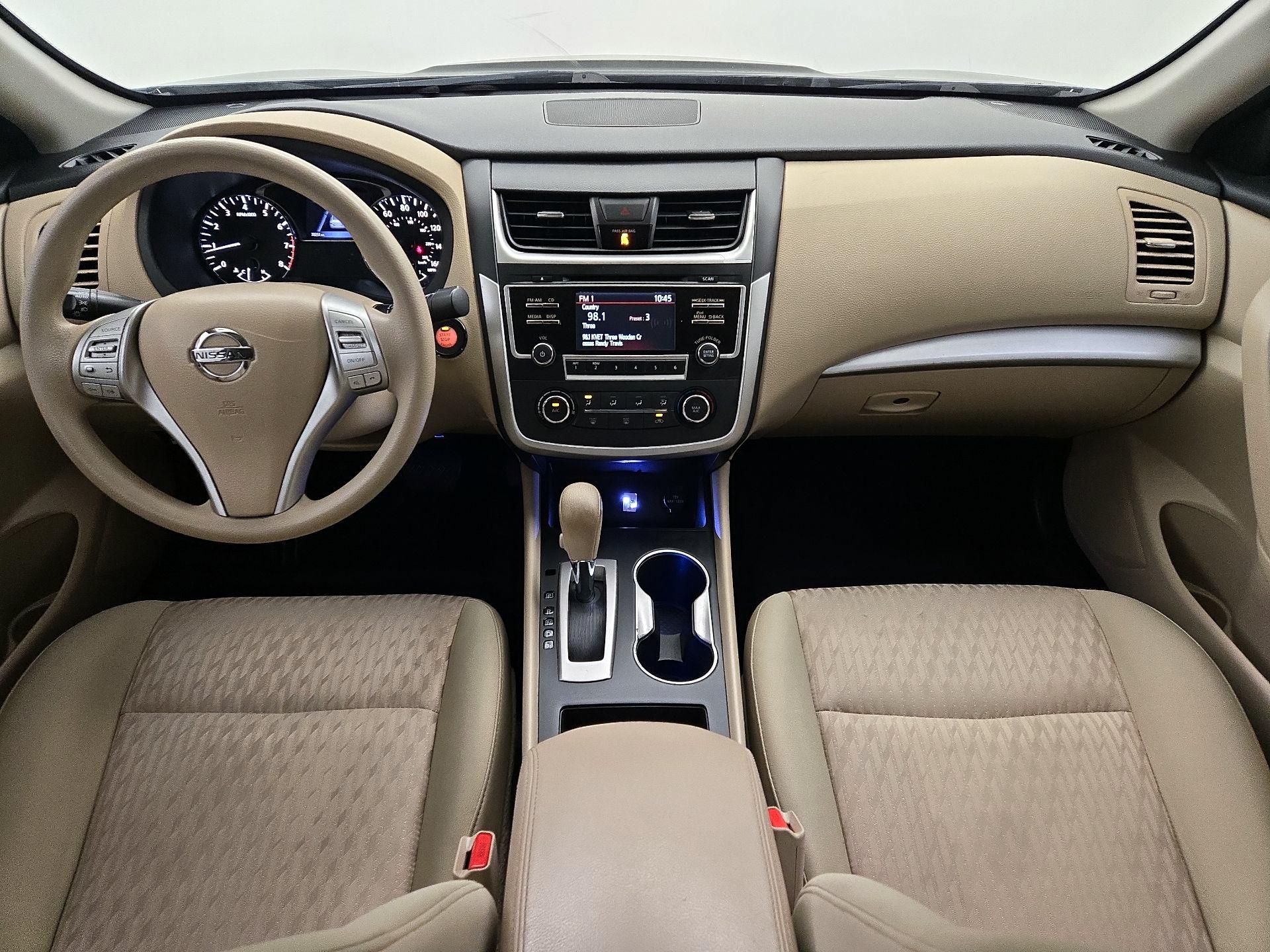 Thumbnail: 2017 Nissan Altima - 9