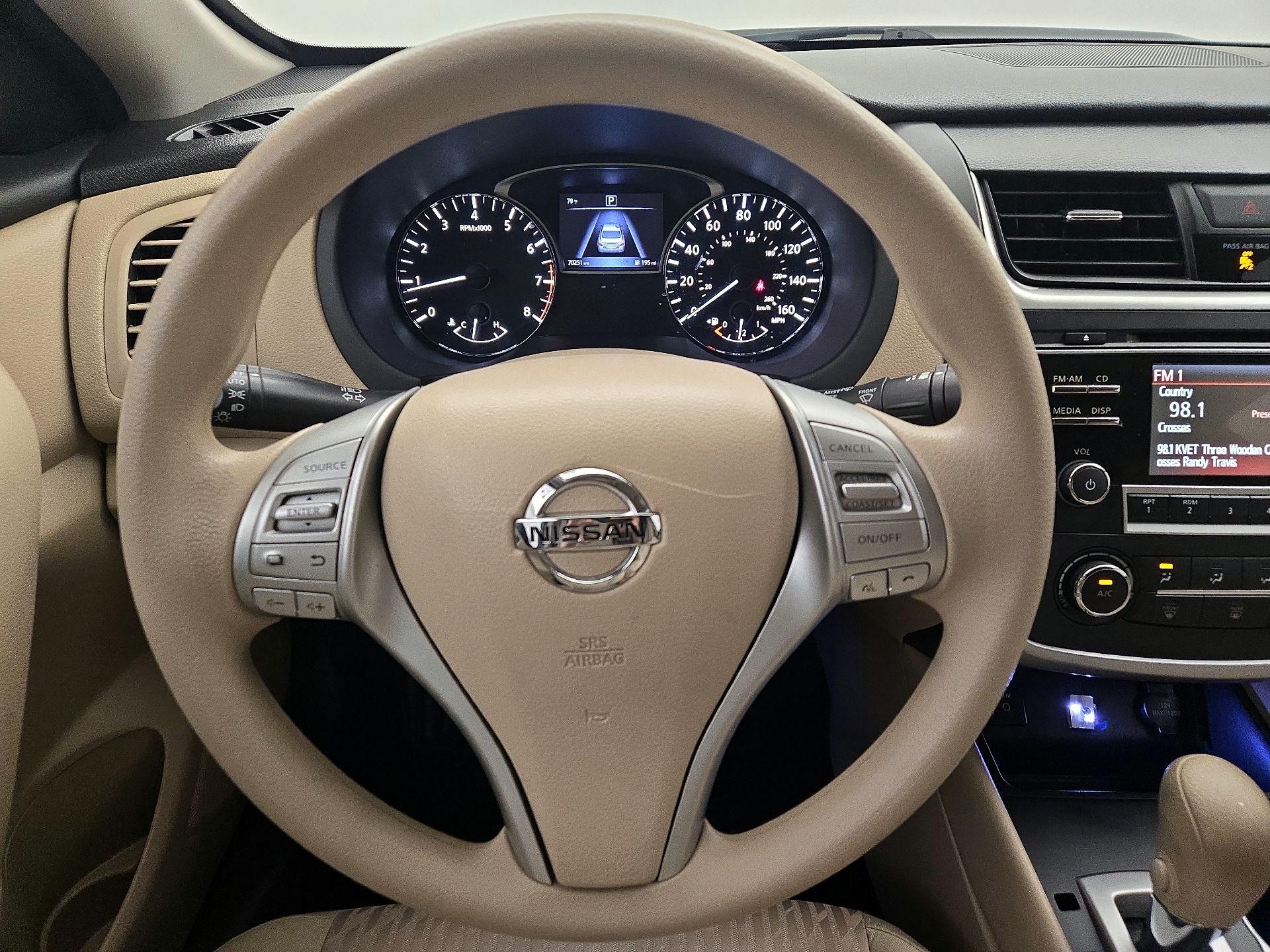 Thumbnail: 2017 Nissan Altima - 10