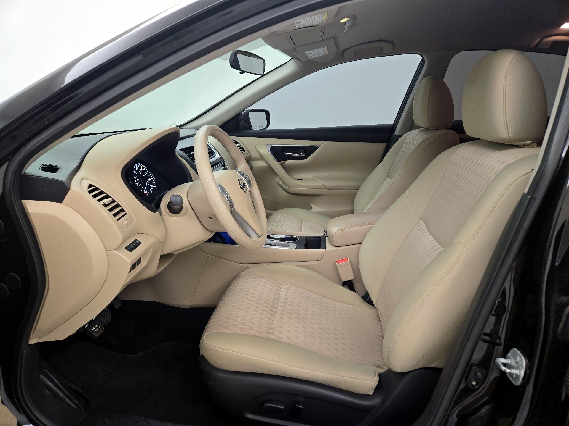 Thumbnail: 2017 Nissan Altima - 11