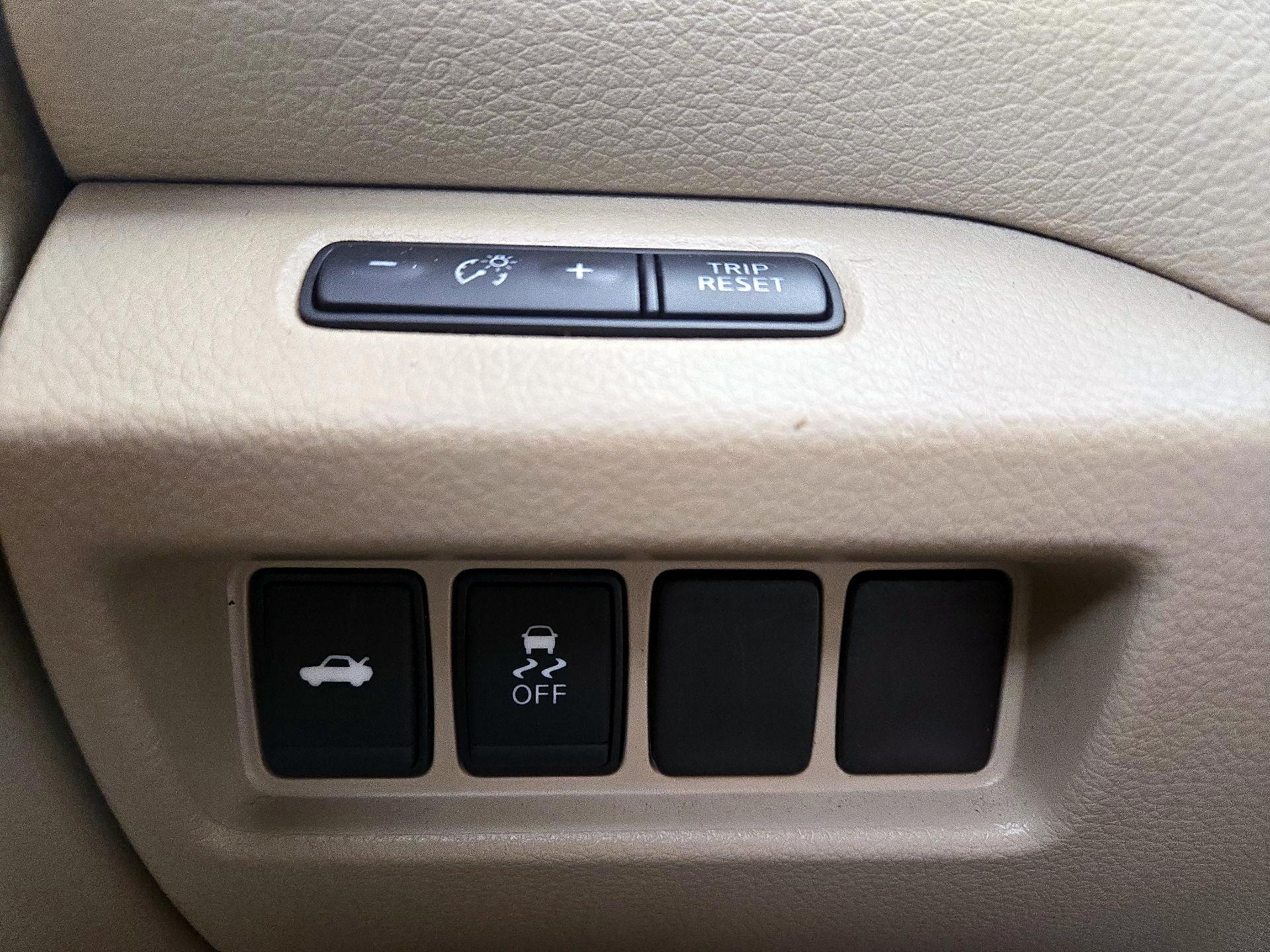 Thumbnail: 2017 Nissan Altima - 13