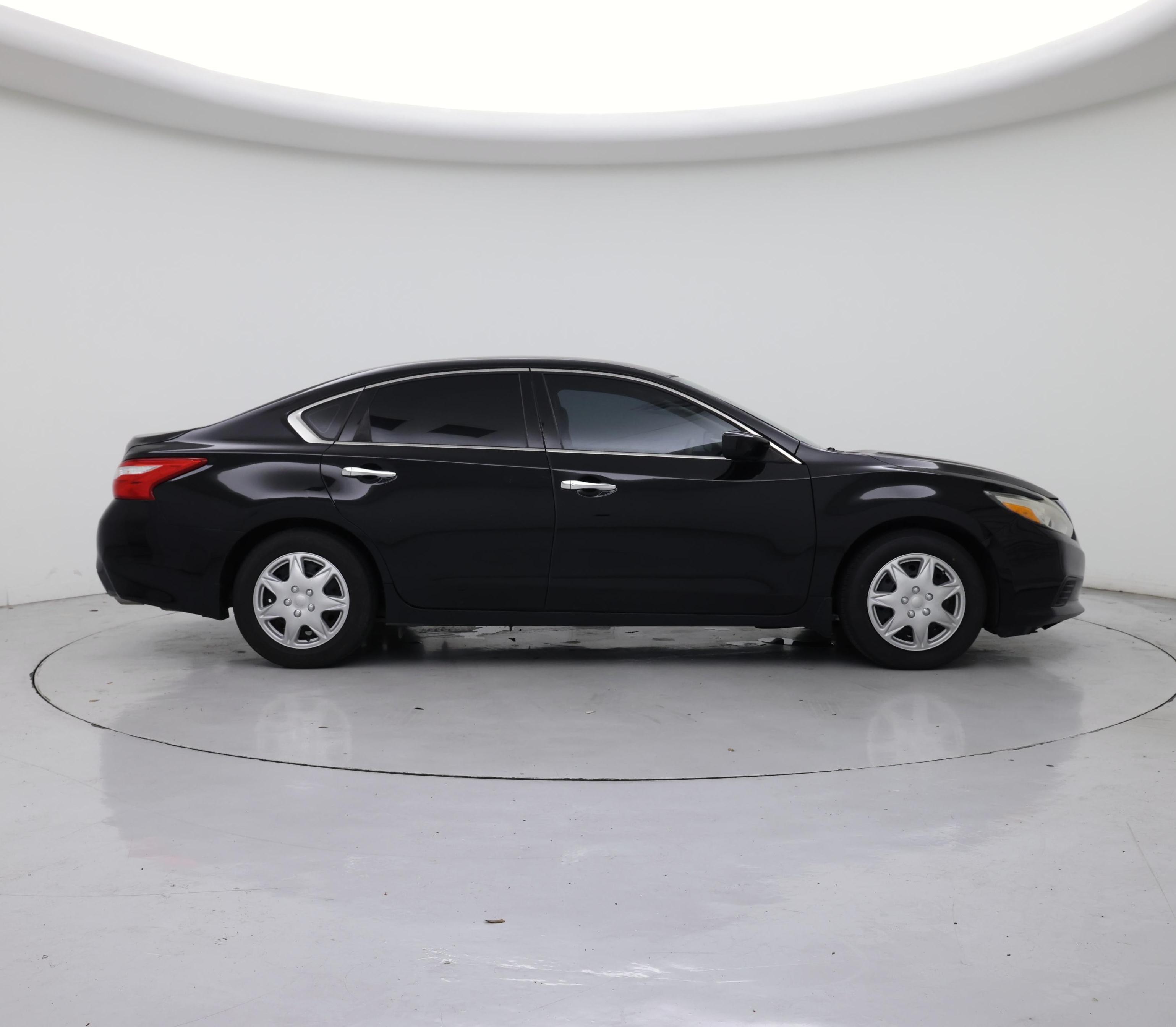 Thumbnail: 2017 Nissan Altima - 7